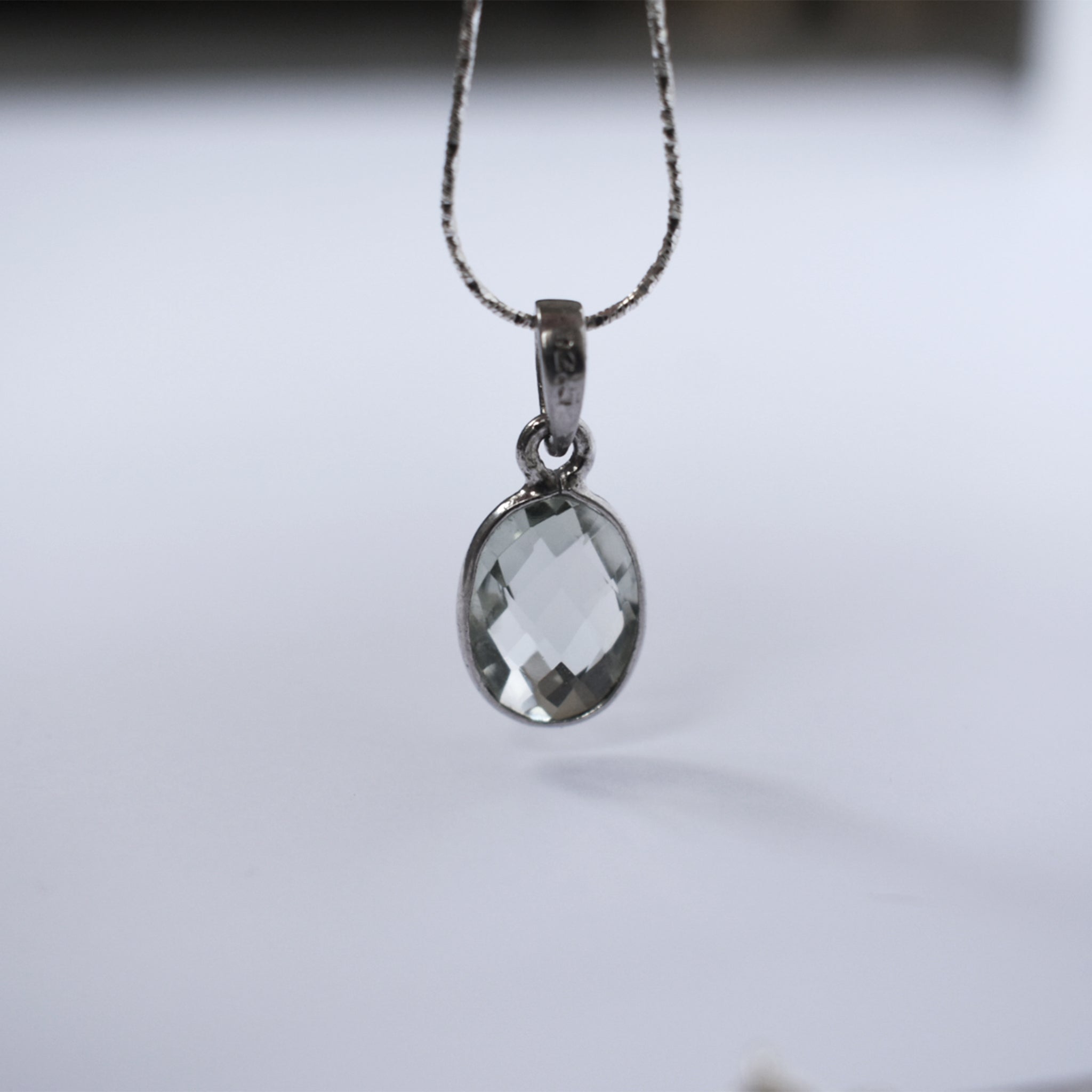 Clear Green Topaz Pendant (Oval)｜クリアグリーントパーズのペンダント (楕円)