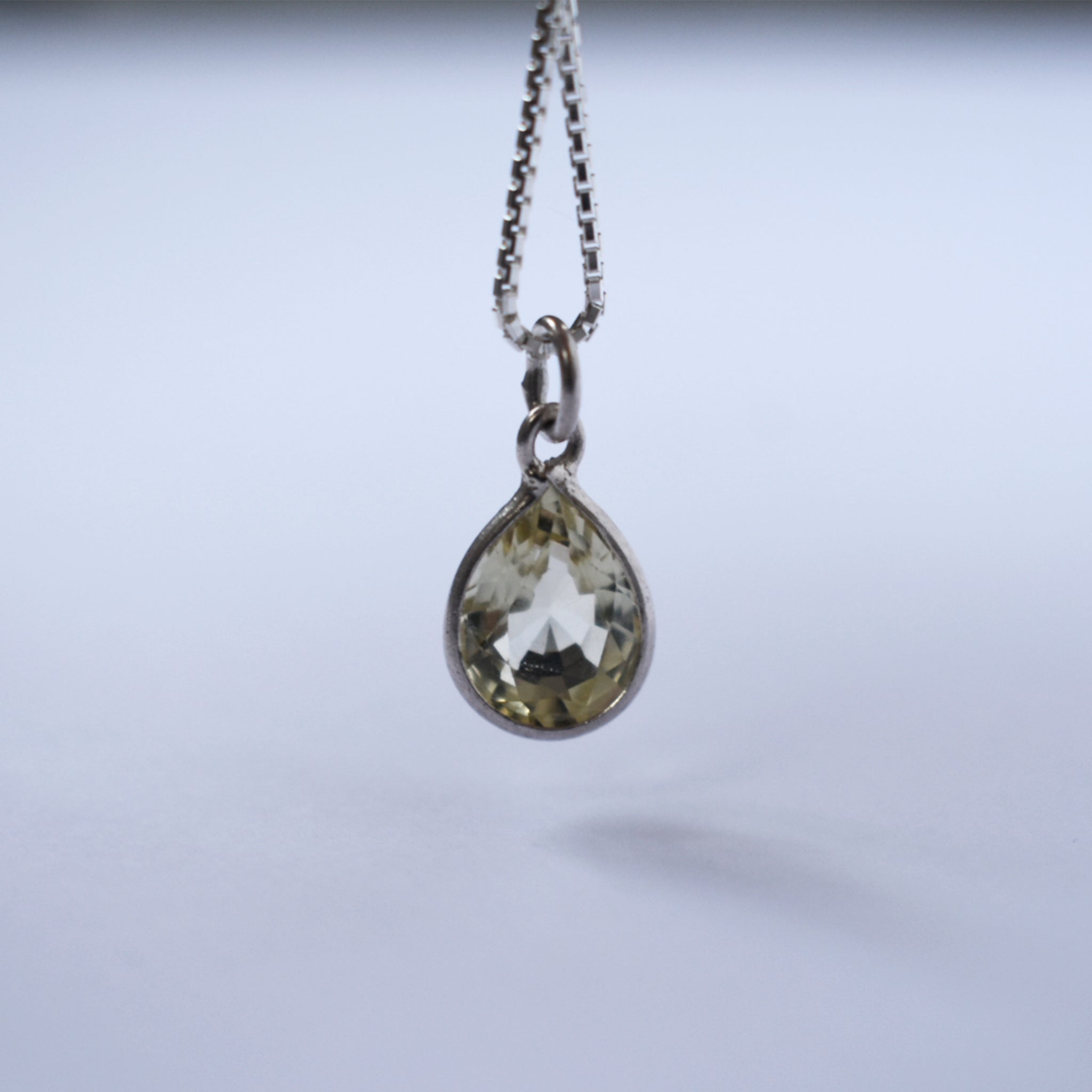 Clear Yellow Topaz Pendant (Droplet)｜クリアイエロートパーズのペンダント (雫)