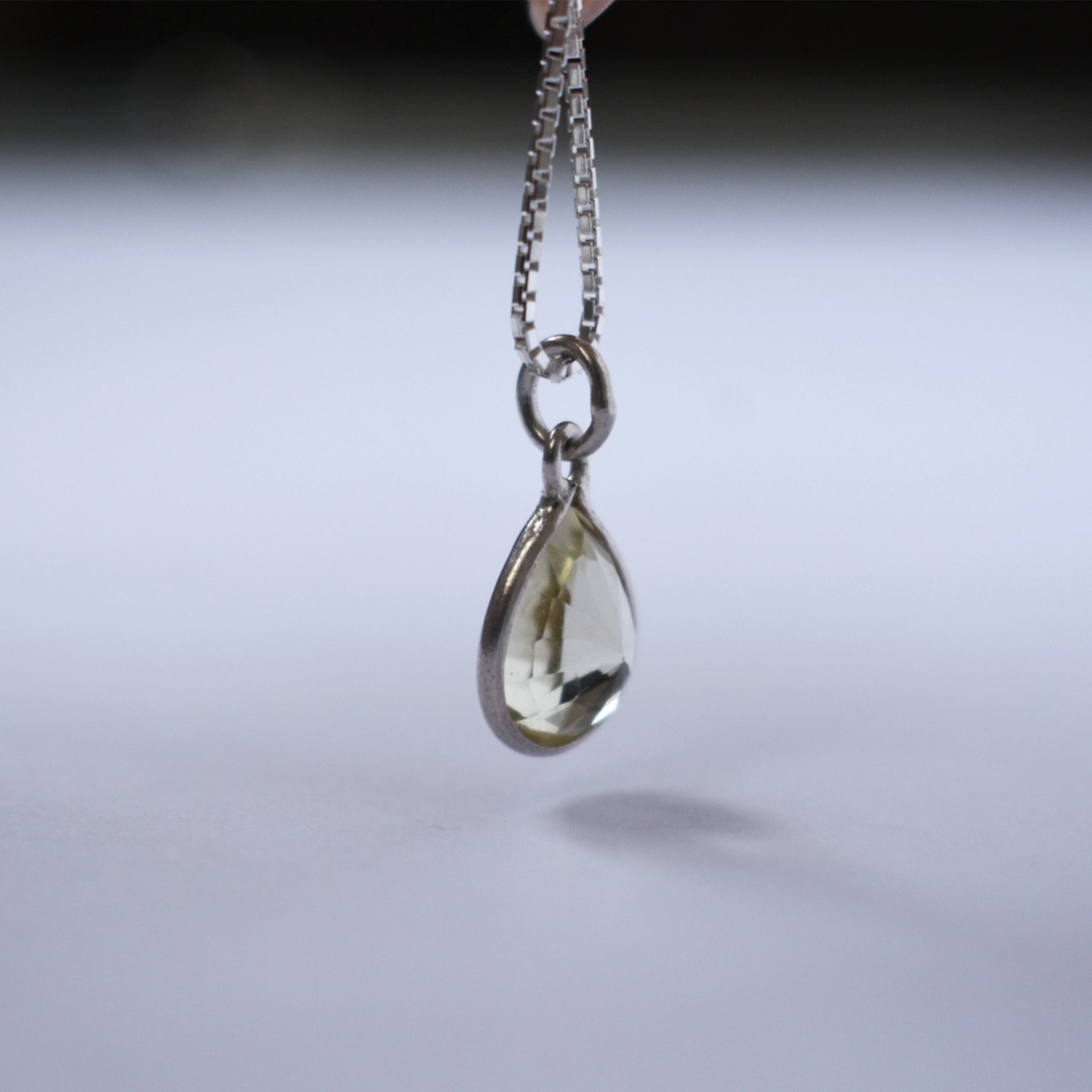 Clear Yellow Topaz Pendant (Droplet)｜クリアイエロートパーズのペンダント (雫)