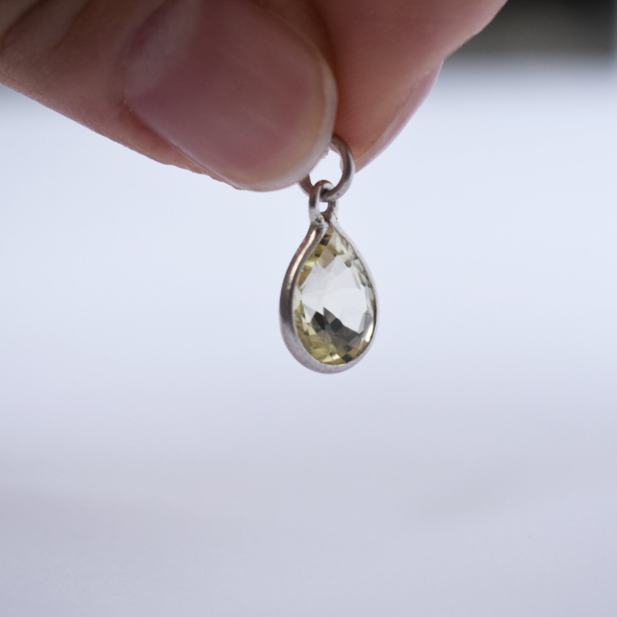 Clear Yellow Topaz Pendant (Droplet)｜クリアイエロートパーズのペンダント (雫)