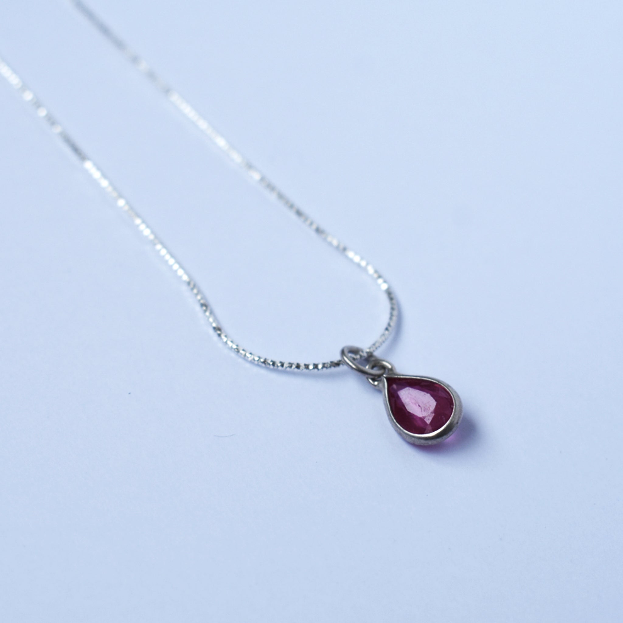 Ruby Pendant (Droplet)｜ルビーのひと粒ペンダント (雫)