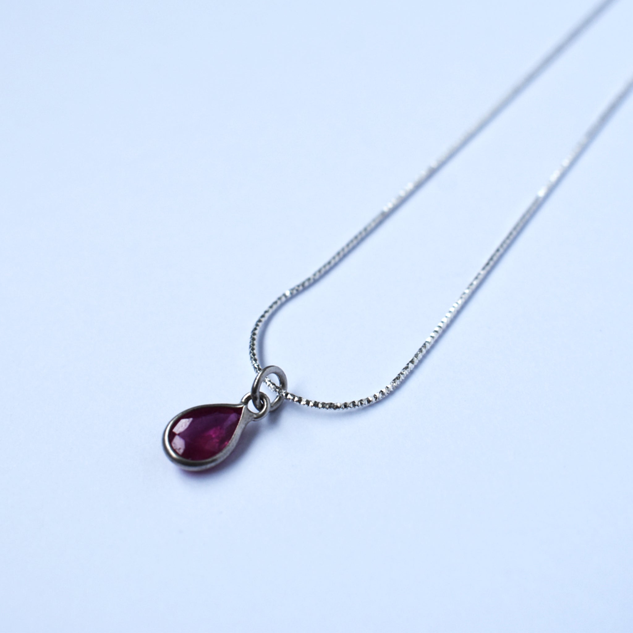 Ruby Pendant (Droplet)｜ルビーのひと粒ペンダント (雫)