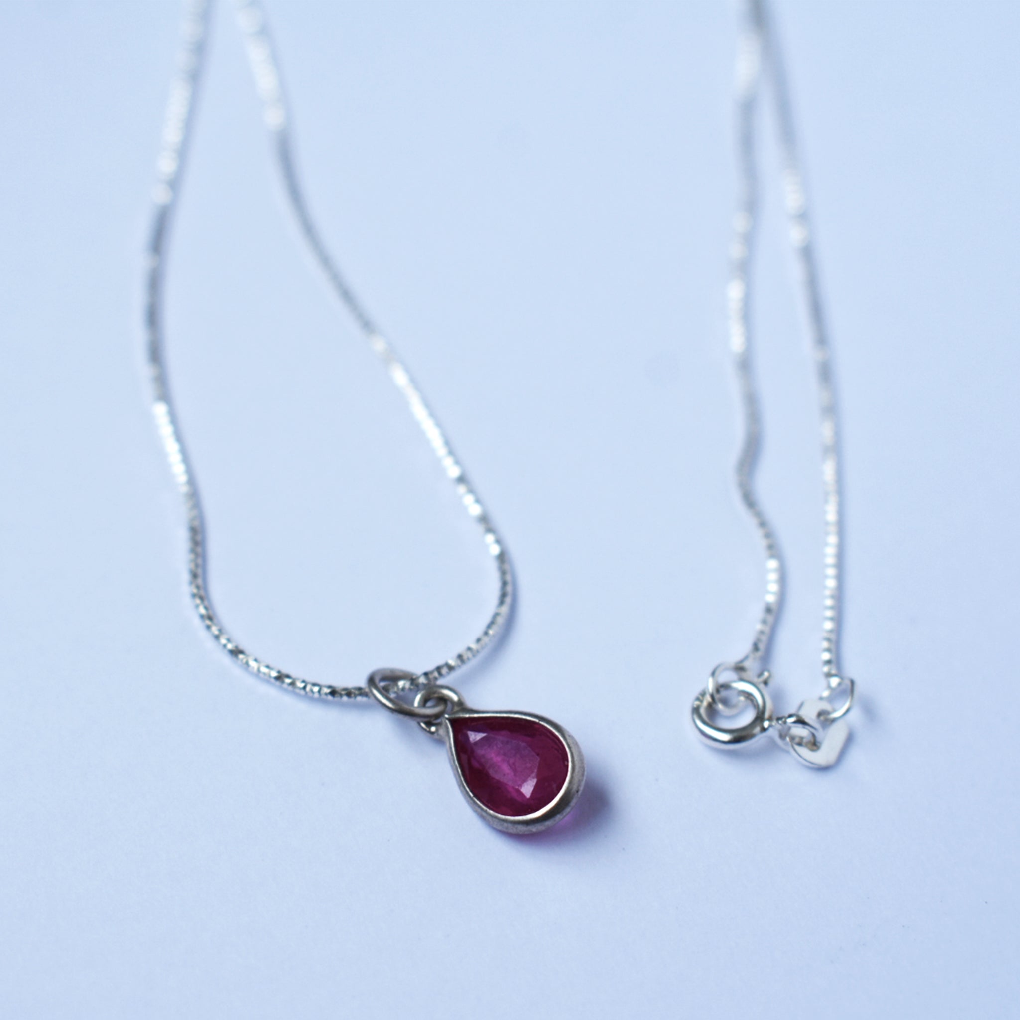 Ruby Pendant (Droplet)｜ルビーのひと粒ペンダント (雫)