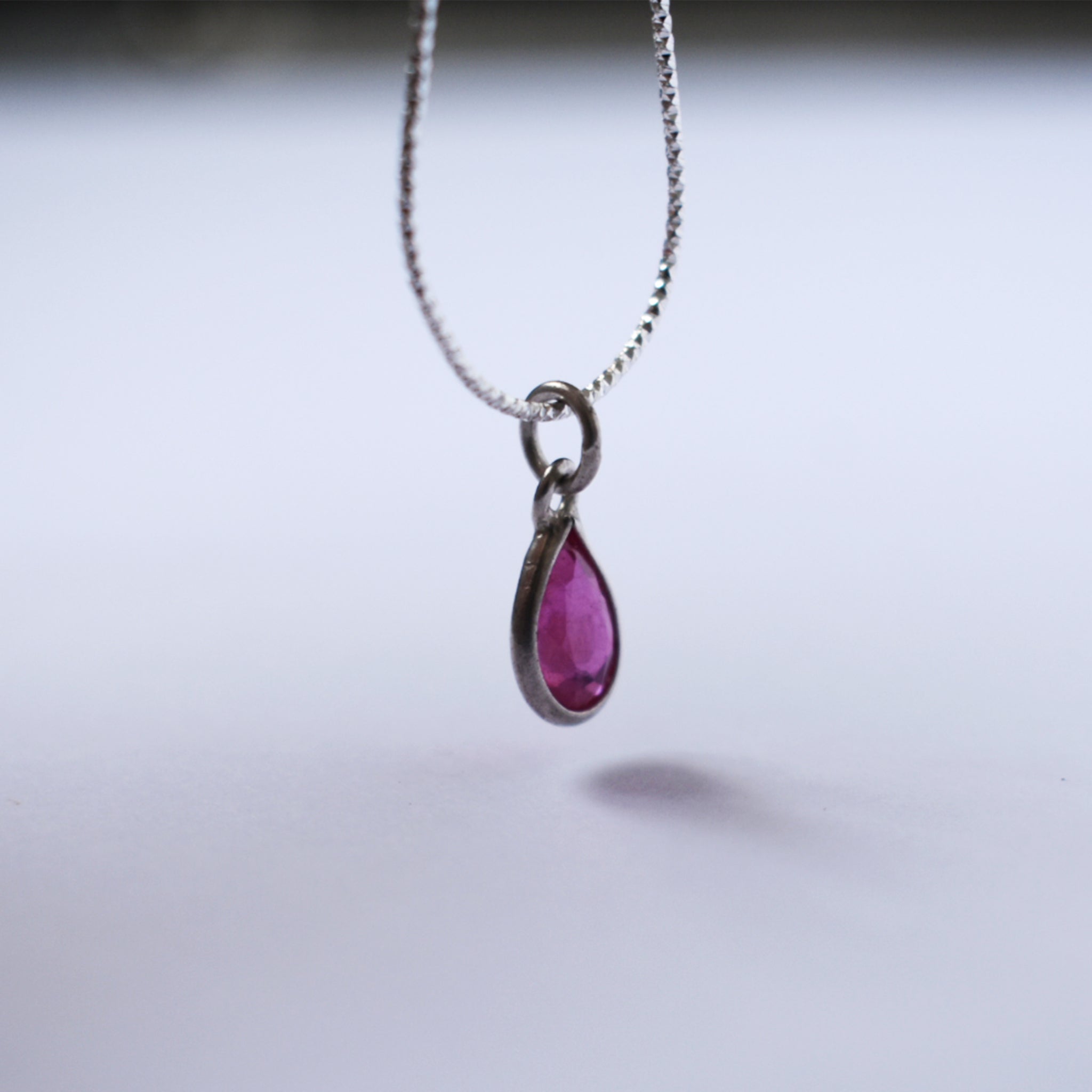 Ruby Pendant (Droplet)｜ルビーのひと粒ペンダント (雫)