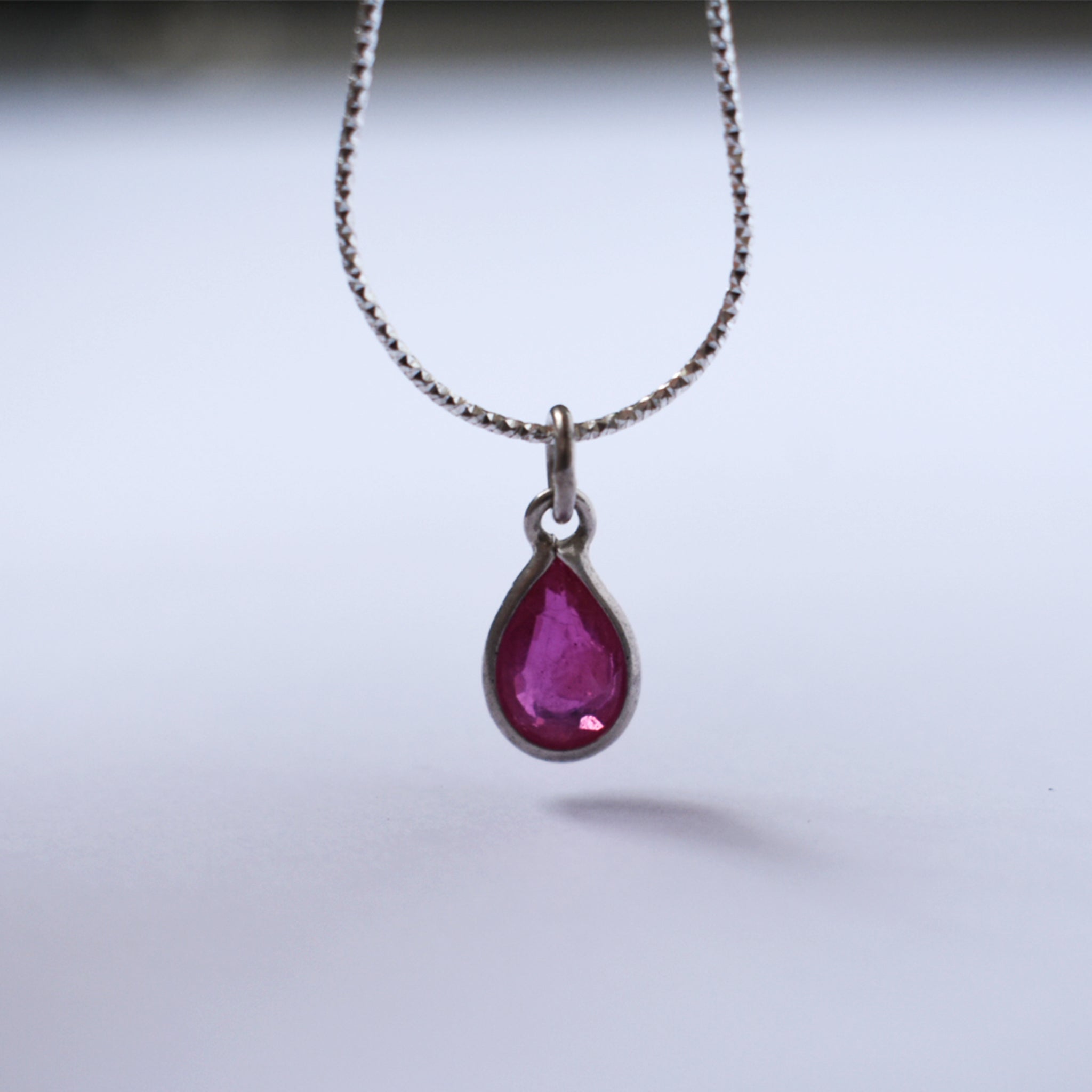 Ruby Pendant (Droplet)｜ルビーのひと粒ペンダント (雫)