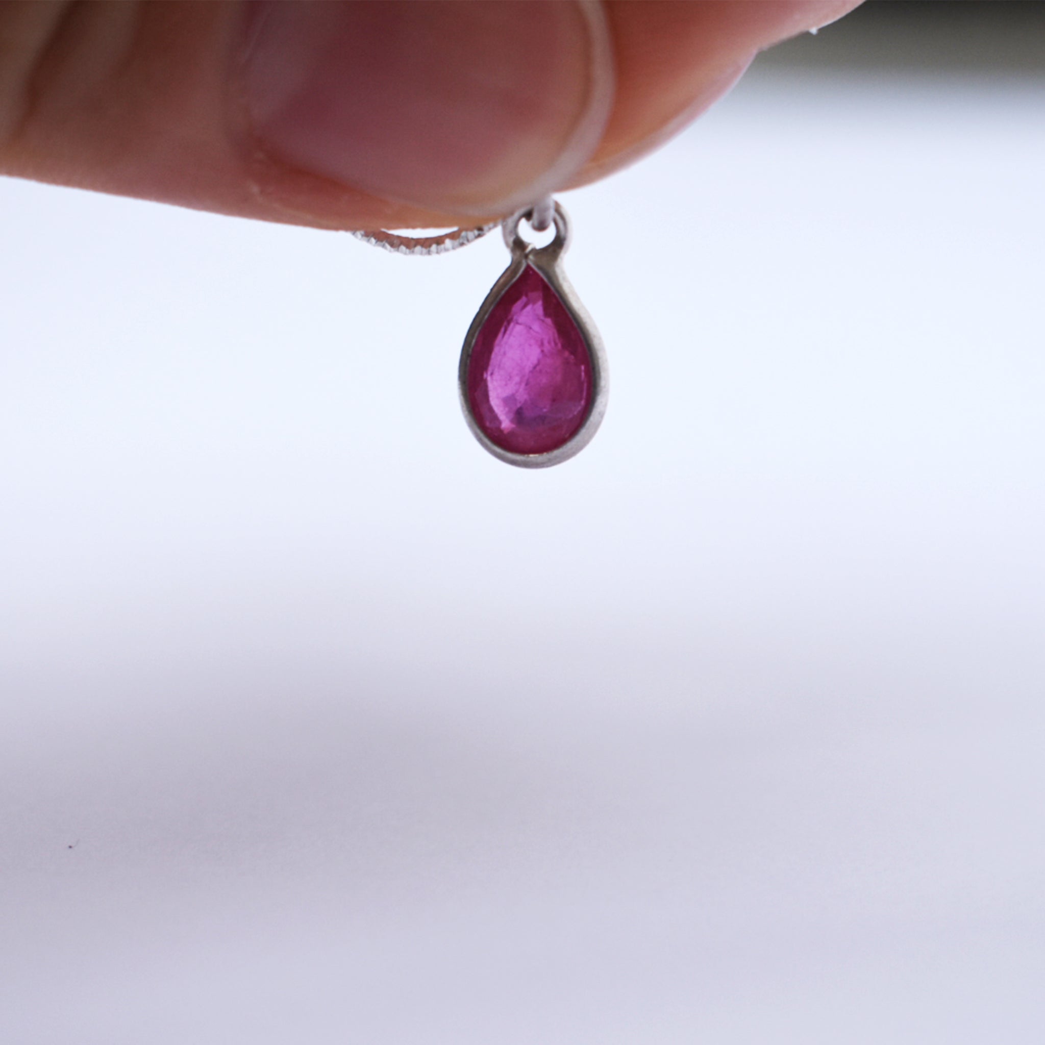 Ruby Pendant (Droplet)｜ルビーのひと粒ペンダント (雫)