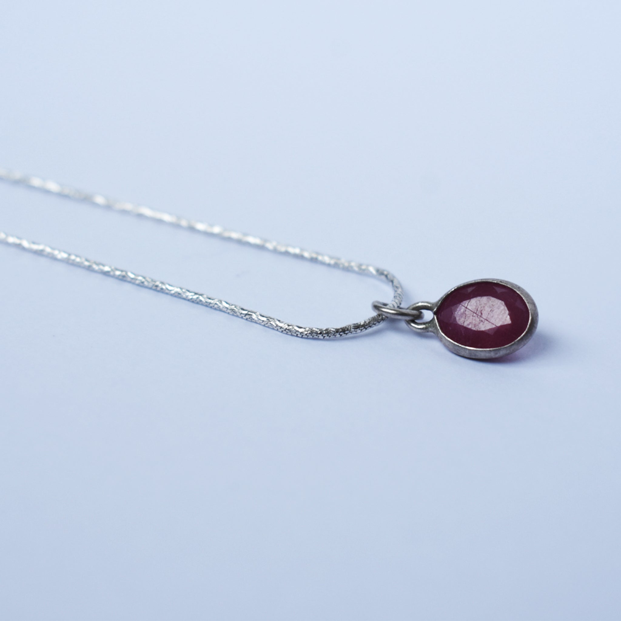 Ruby Pendant (Oval)｜ルビーの一粒ペンダント (楕円)