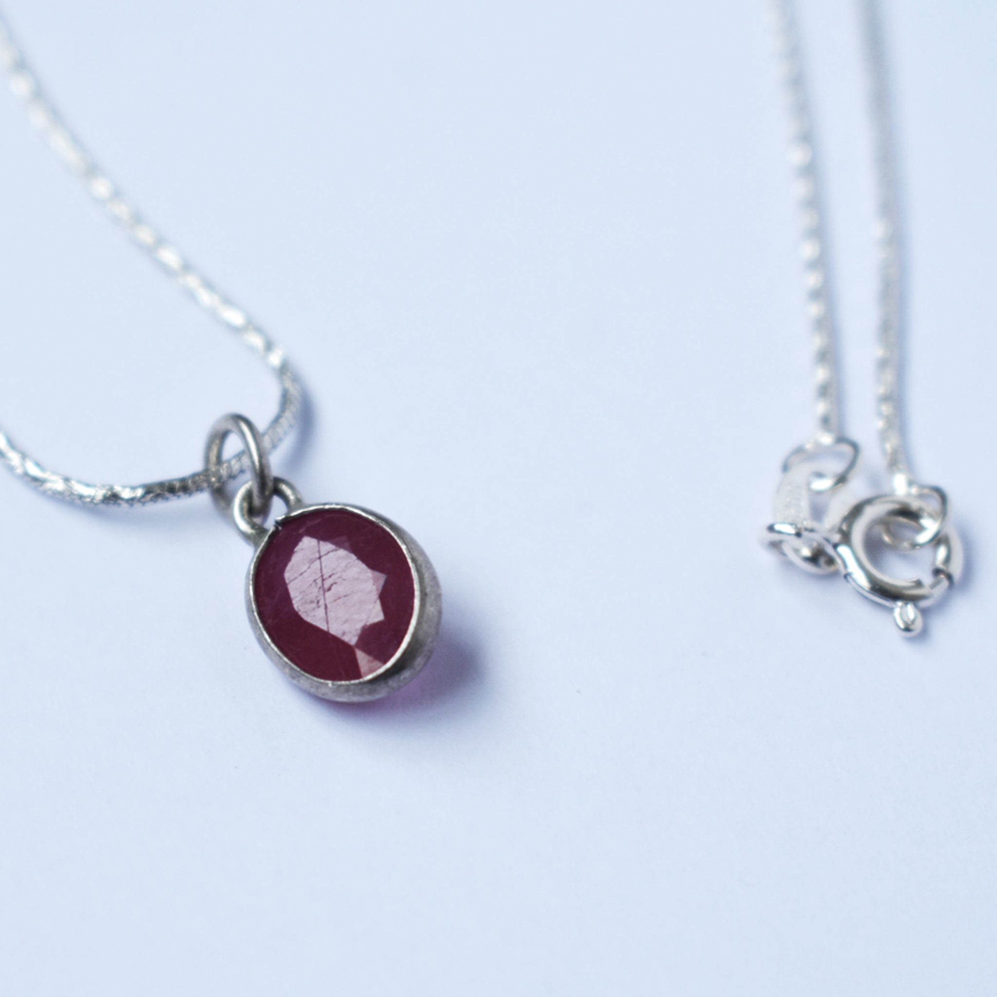 Ruby Pendant (Oval)｜ルビーの一粒ペンダント (楕円)