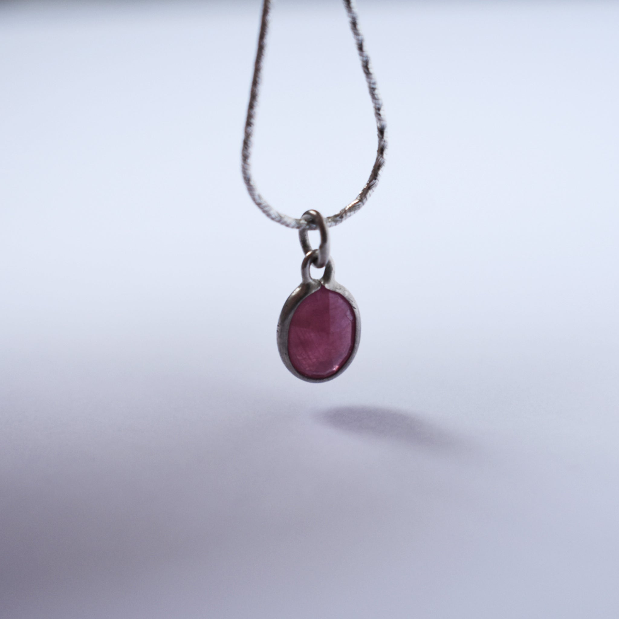 Ruby Pendant (Oval)｜ルビーの一粒ペンダント (楕円)