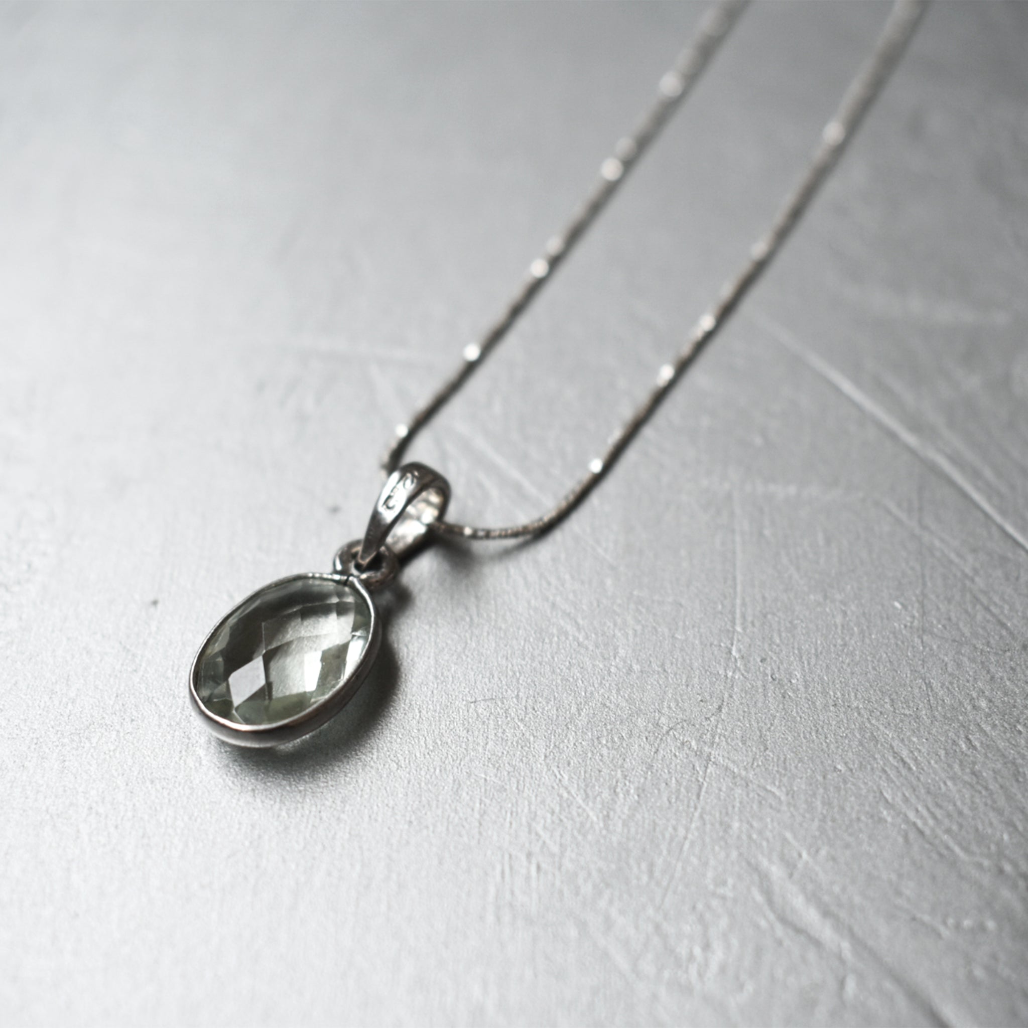 Clear Green Topaz Pendant (Oval)｜クリアグリーントパーズのペンダント (楕円)