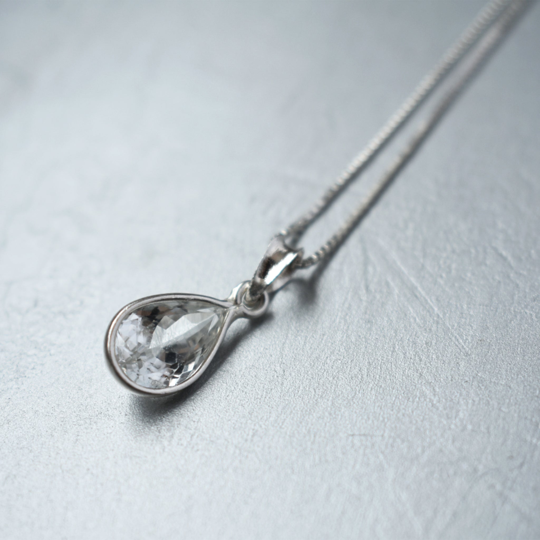 Clear Topaz Pendant (Droplet)｜クリアトパーズのペンダント (雫)