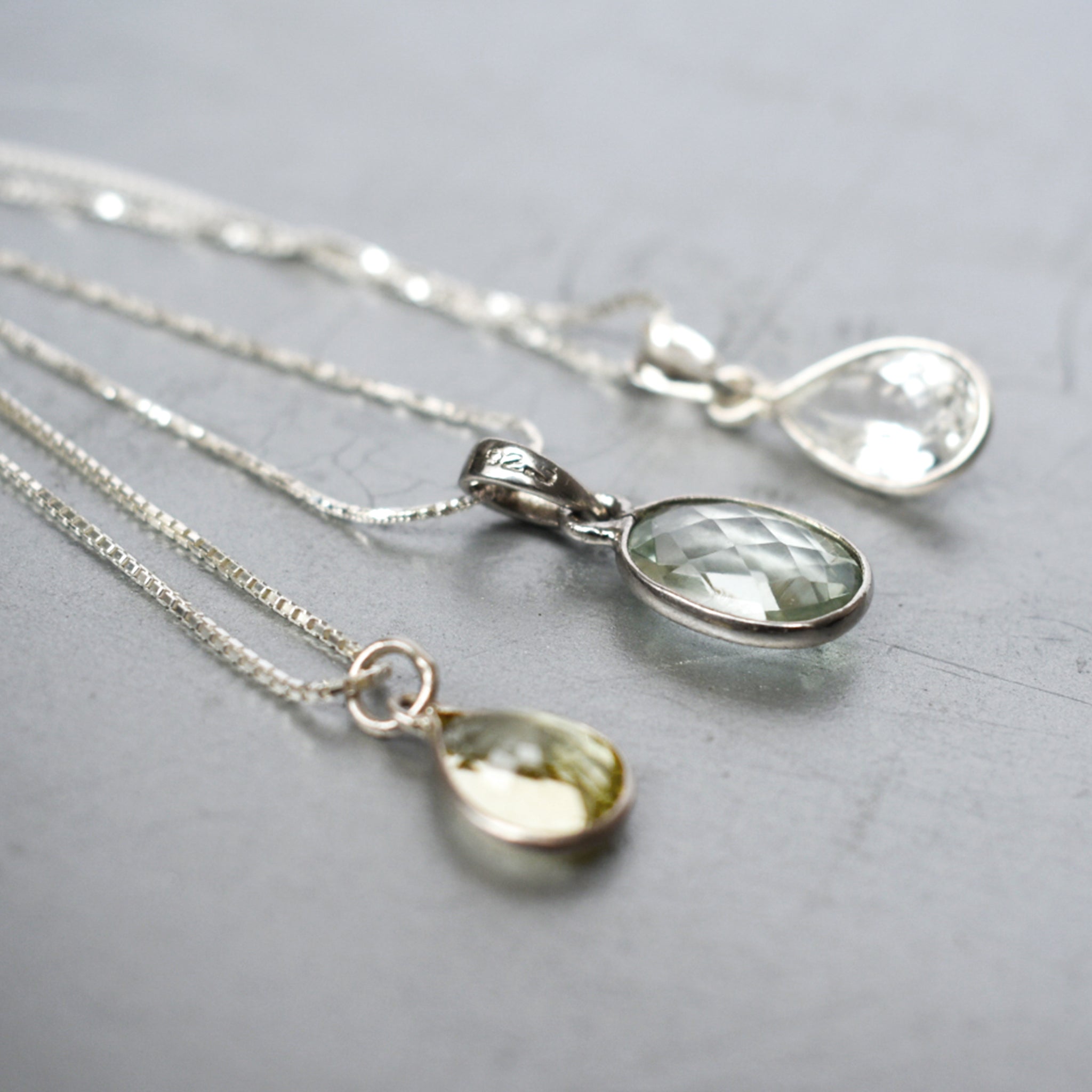 Clear Green Topaz Pendant (Oval)｜クリアグリーントパーズのペンダント (楕円)