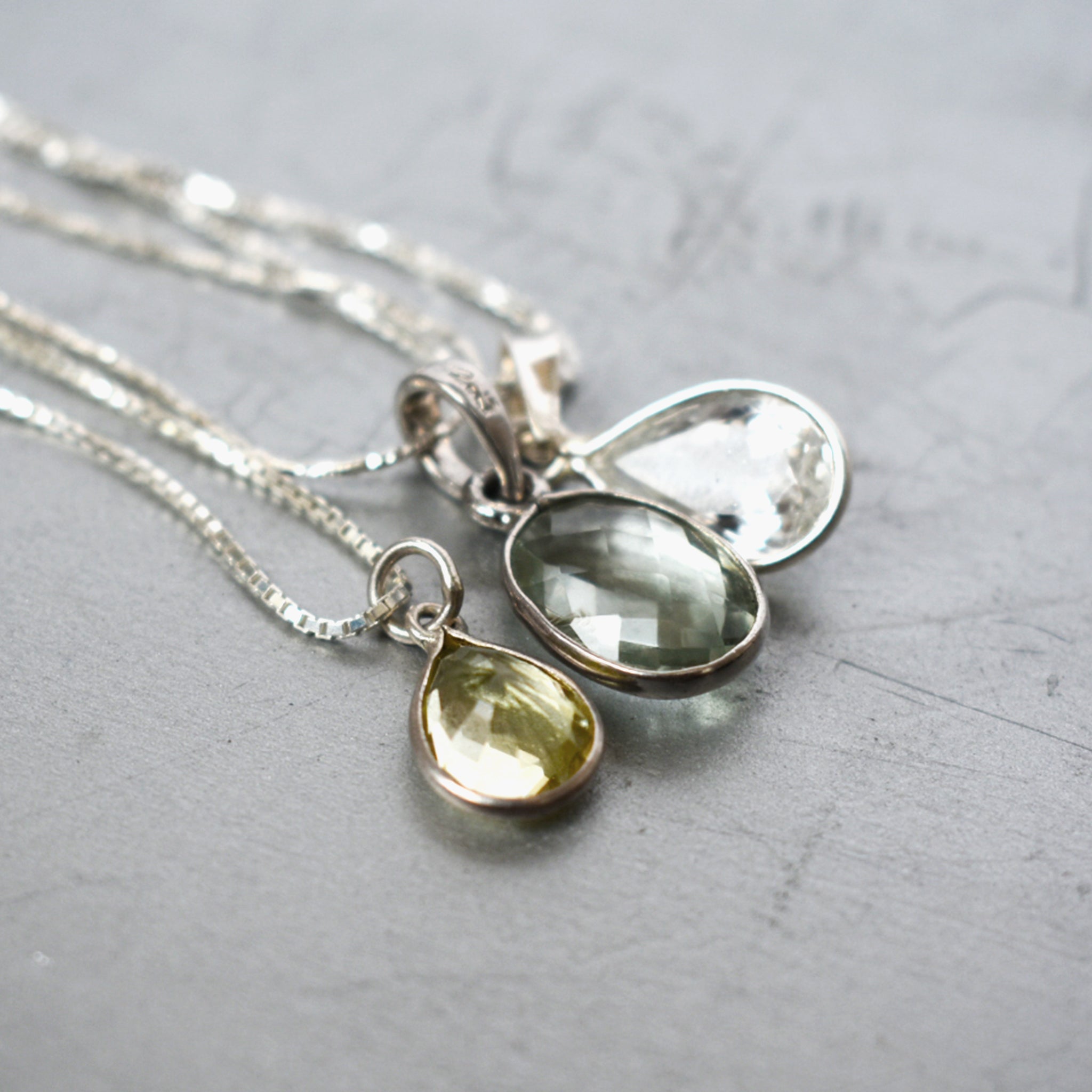 Clear Green Topaz Pendant (Oval)｜クリアグリーントパーズのペンダント (楕円)