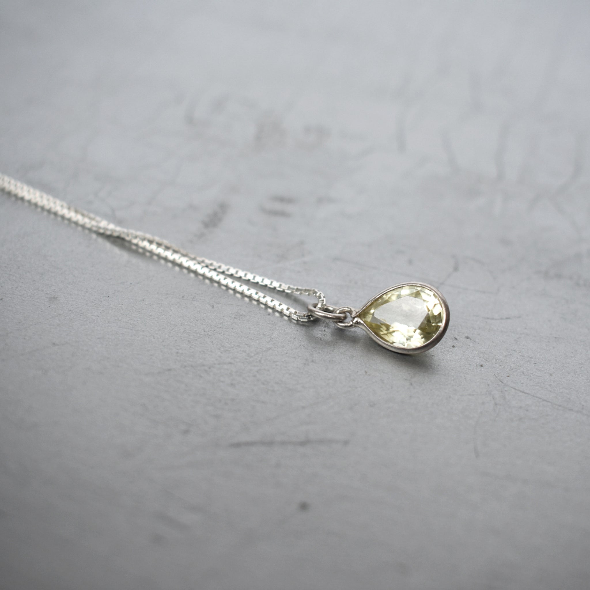 Clear Yellow Topaz Pendant (Droplet)｜クリアイエロートパーズのペンダント (雫)