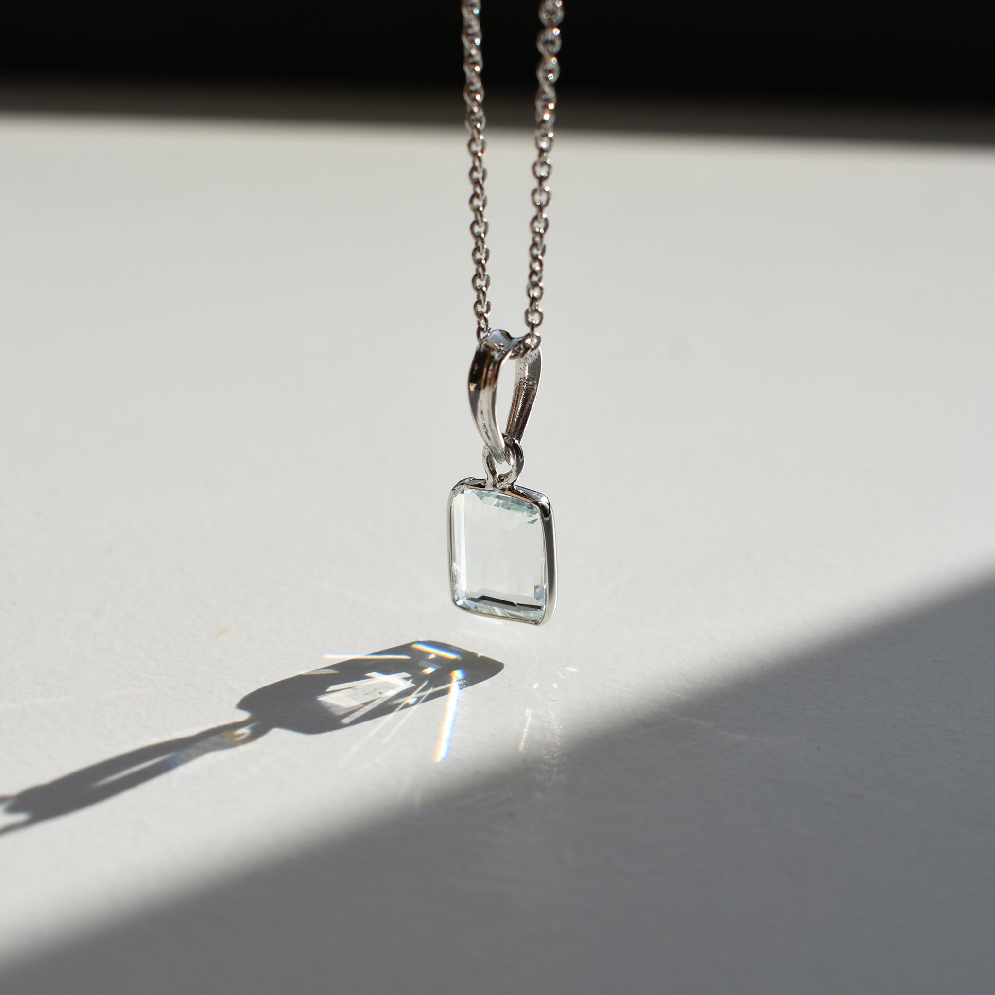 Aquamarine Window Pendant (Square)｜アクアマリンの窓ペンダント (四角形)