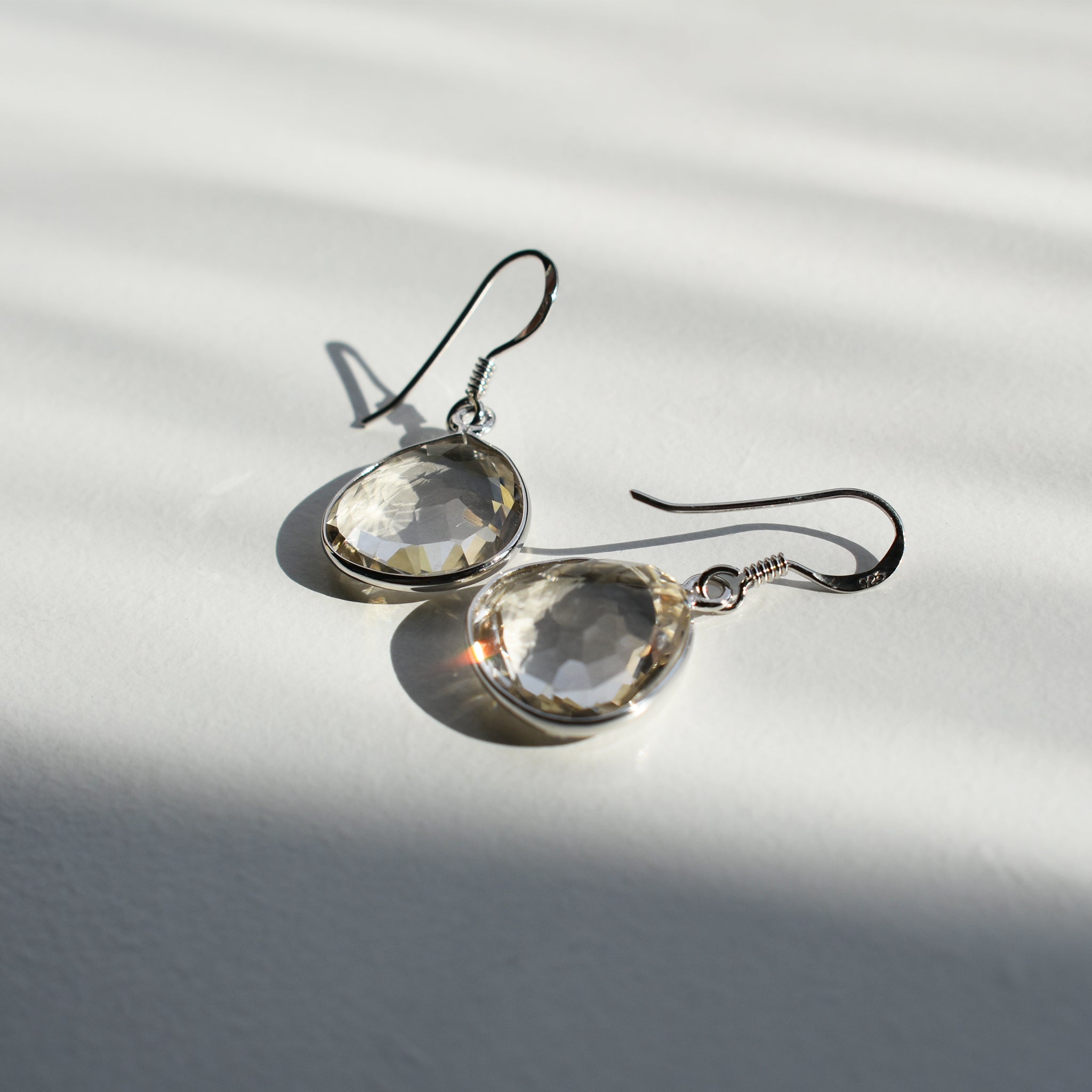 Quartz Droplet Earrings｜クオーツの水滴ピアス