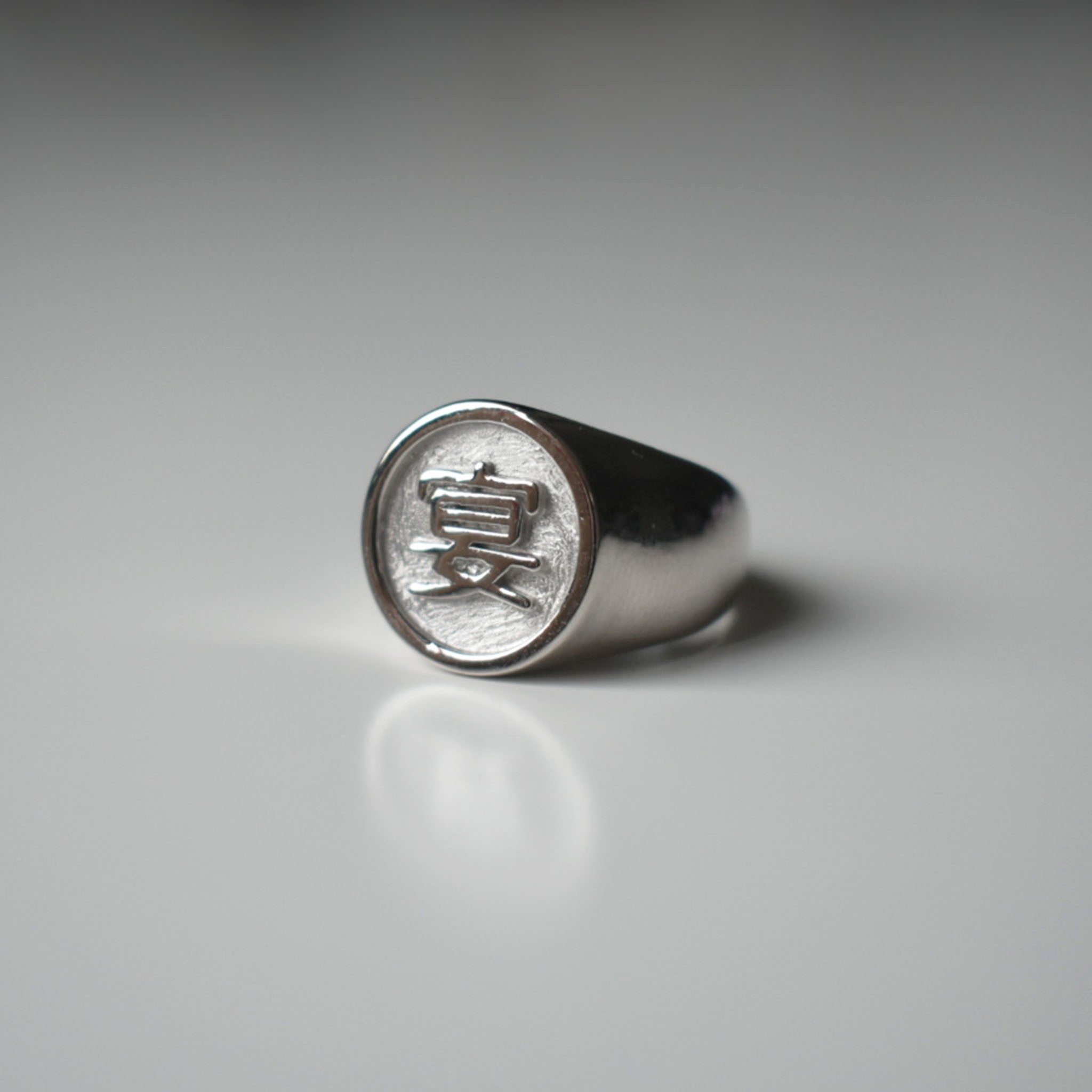 Oval Signet Ring (Medium)