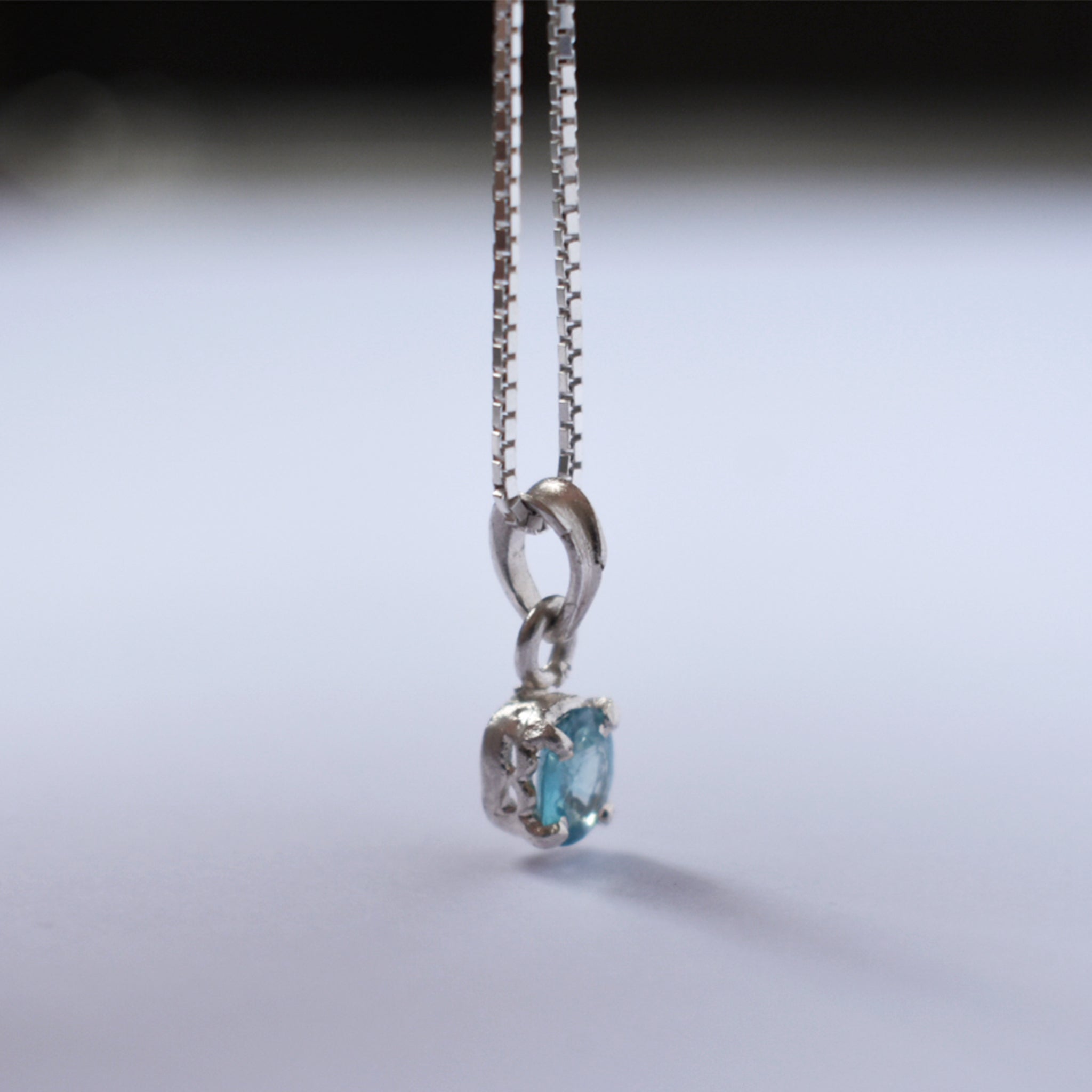 Blue Zircon Tiny Pendant (Oval)｜ブルージルコンのひと粒ペンダント (楕円)