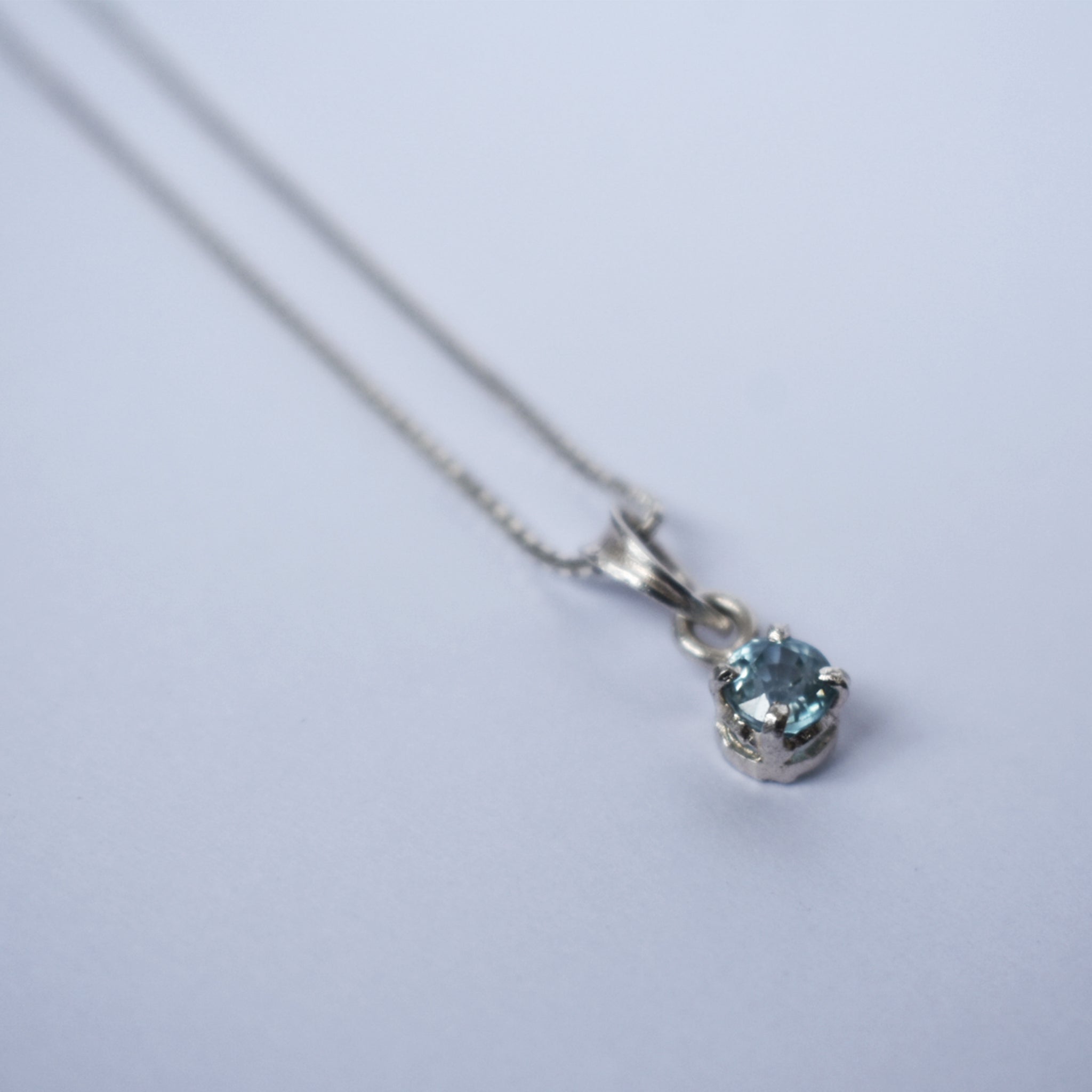 Blue Zircon Tiny Pendant (Round)｜ブルージルコンのひと粒ペンダント (丸)