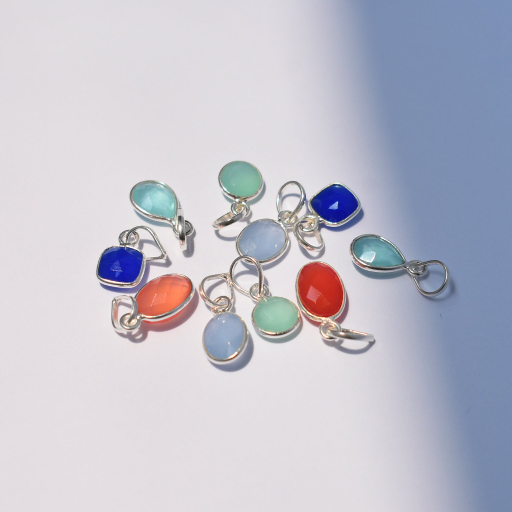 Teeny Tiny Pendant (Chalcedony)｜ひと粒ペンダント (カルセドニー)