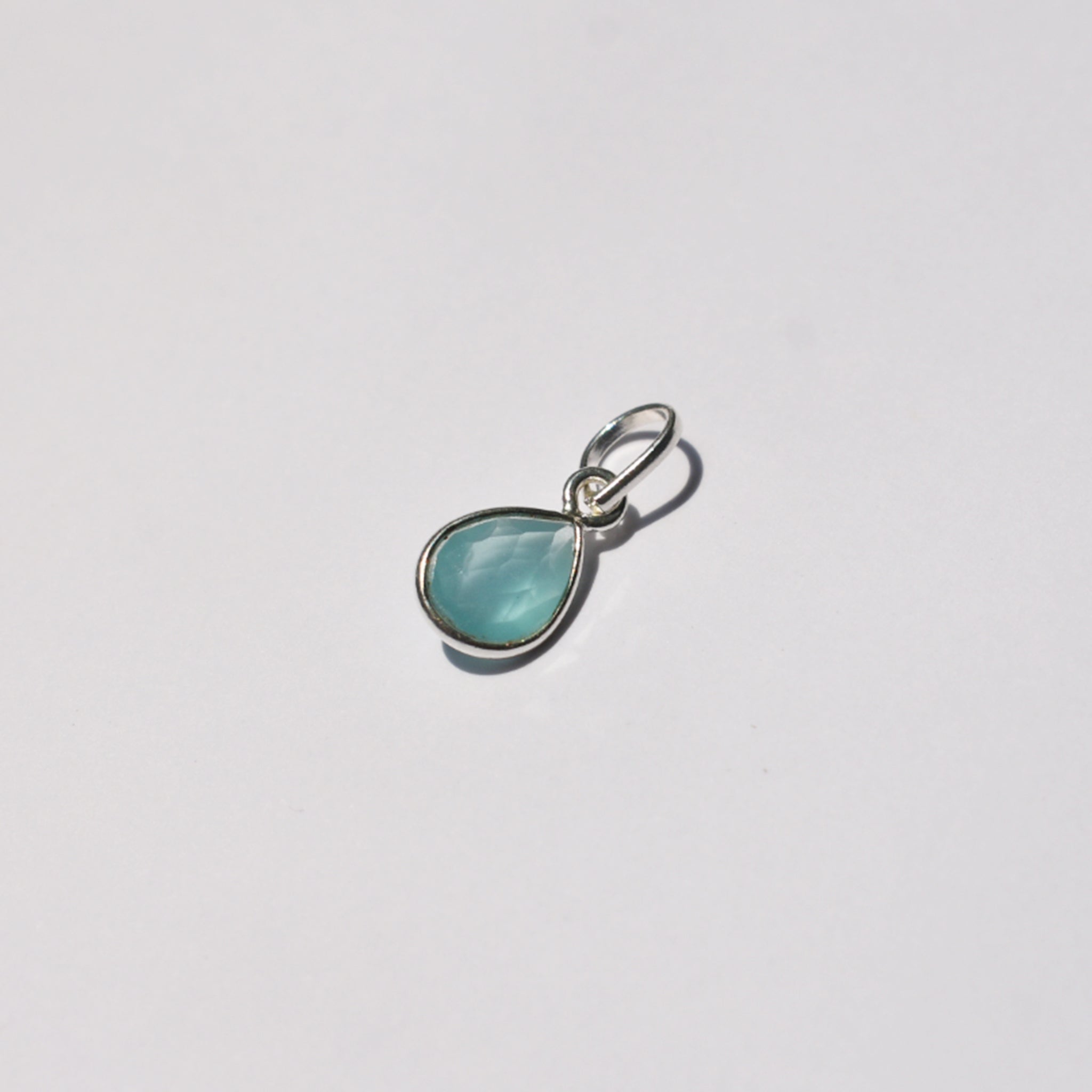 Teeny Tiny Pendant (Chalcedony-Pastel)｜チェーンがえらべる ひと粒ペンダント (カルセドニー)