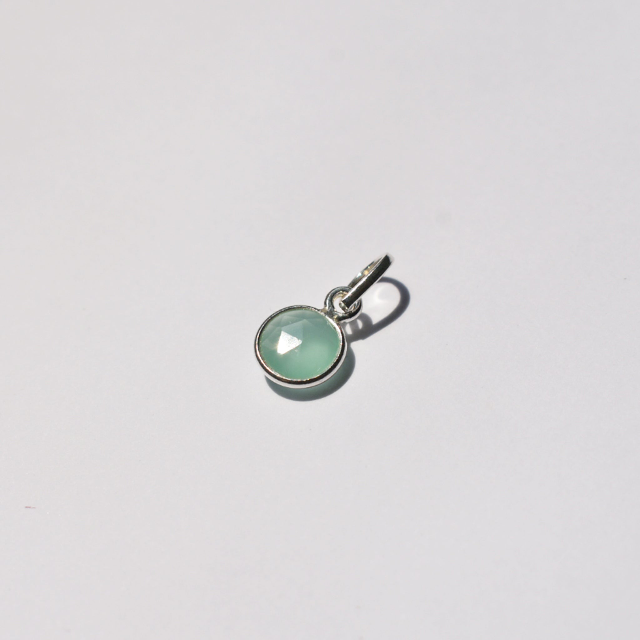 Teeny Tiny Pendant (Chalcedony)｜ひと粒ペンダント (カルセドニー)