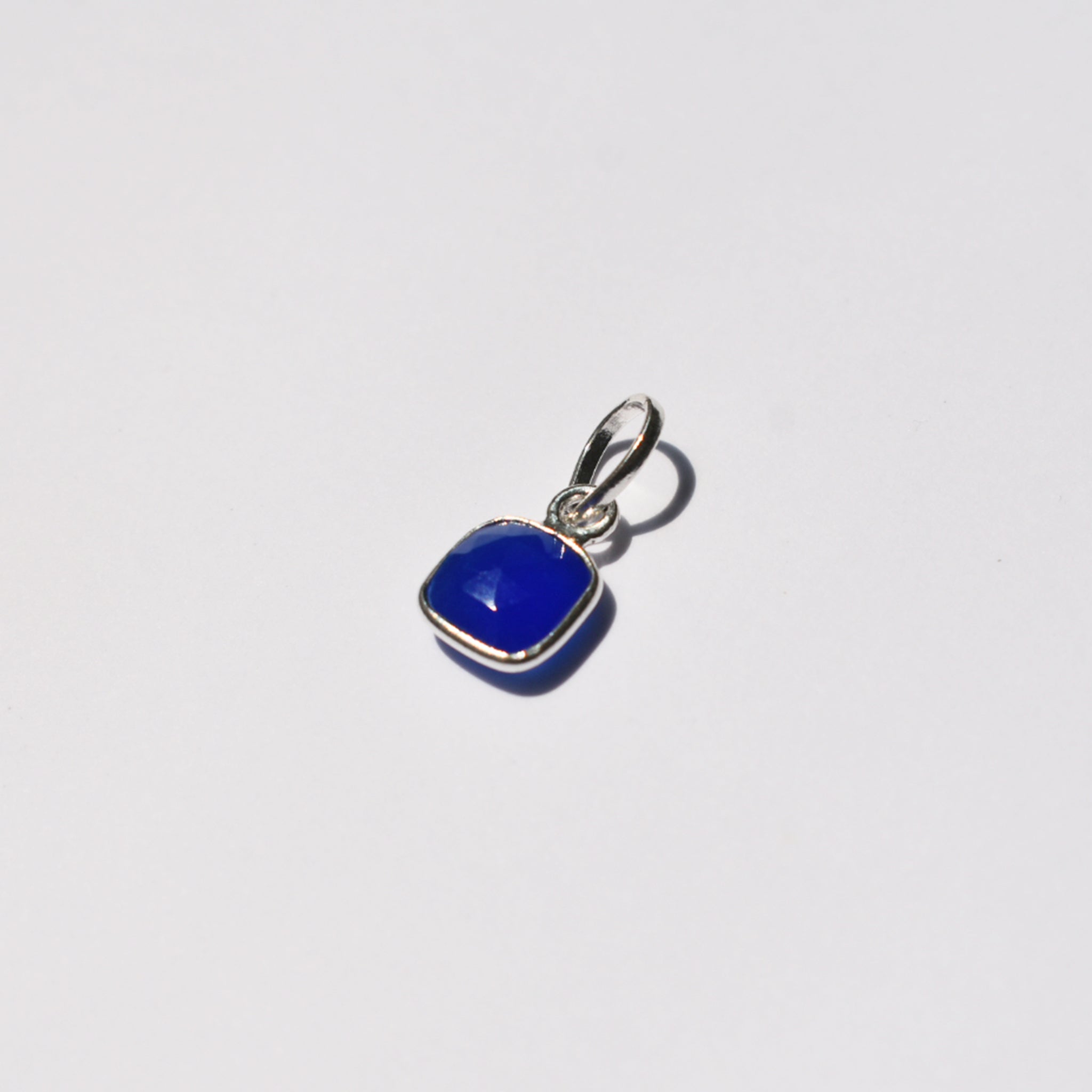 Teeny Tiny Pendant (Chalcedony)｜ひと粒ペンダント (カルセドニー)