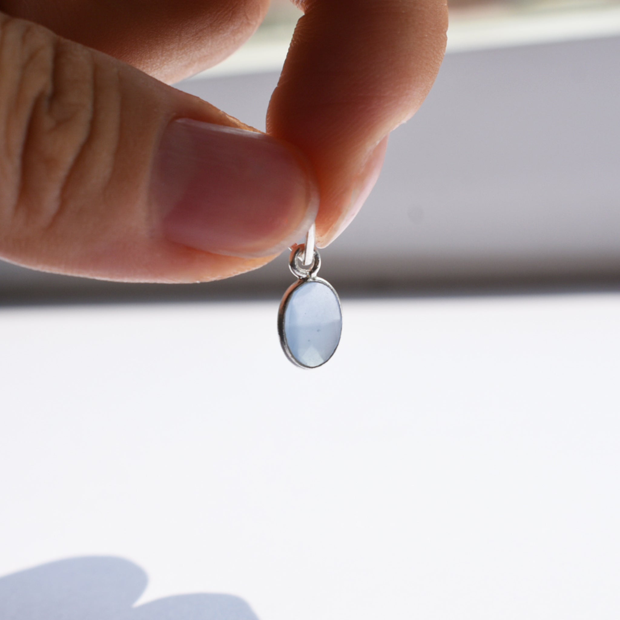 Teeny Tiny Pendant (Chalcedony-Pastel)｜チェーンがえらべる ひと粒ペンダント (カルセドニー)