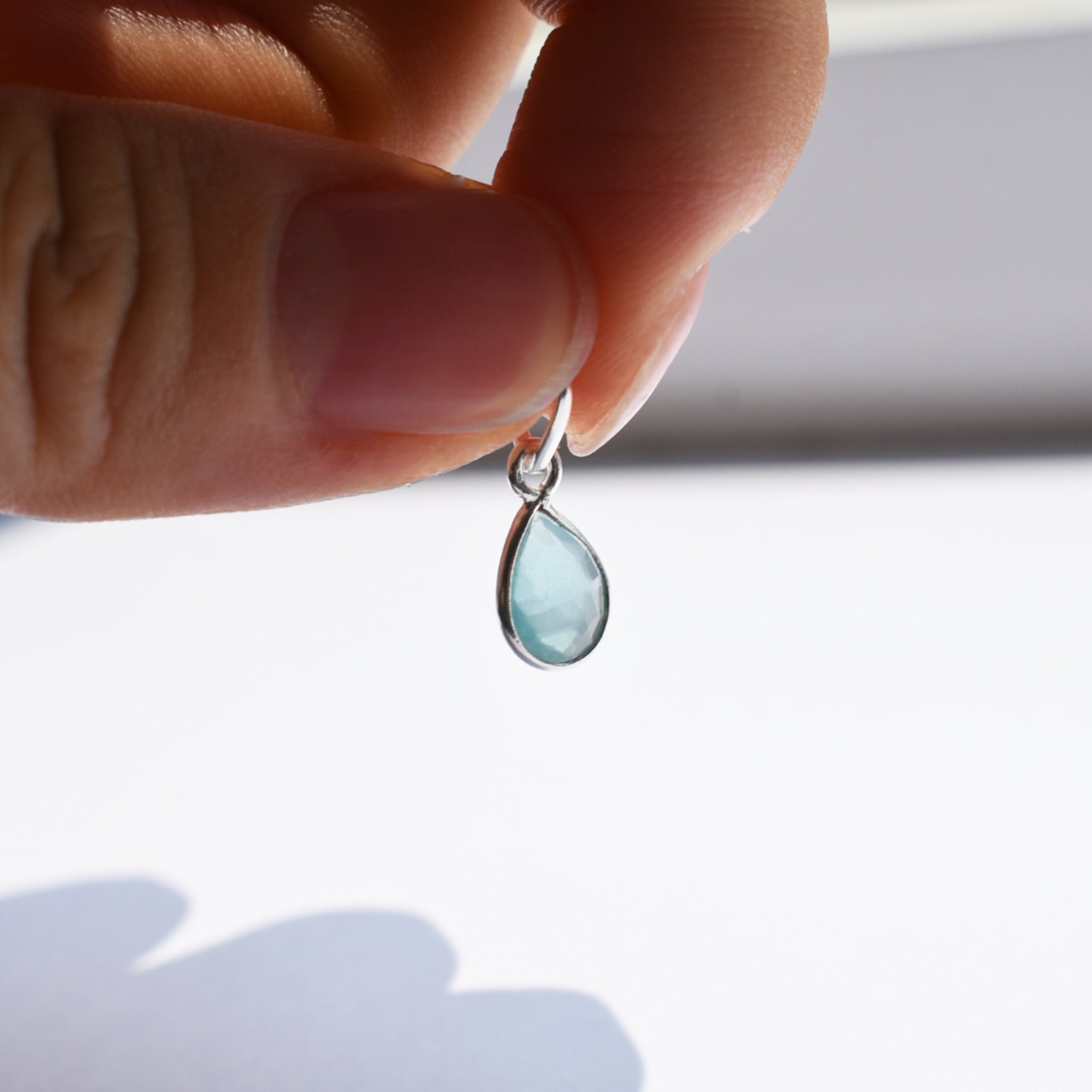 Teeny Tiny Pendant (Chalcedony-Pastel)｜チェーンがえらべる ひと粒ペンダント (カルセドニー)