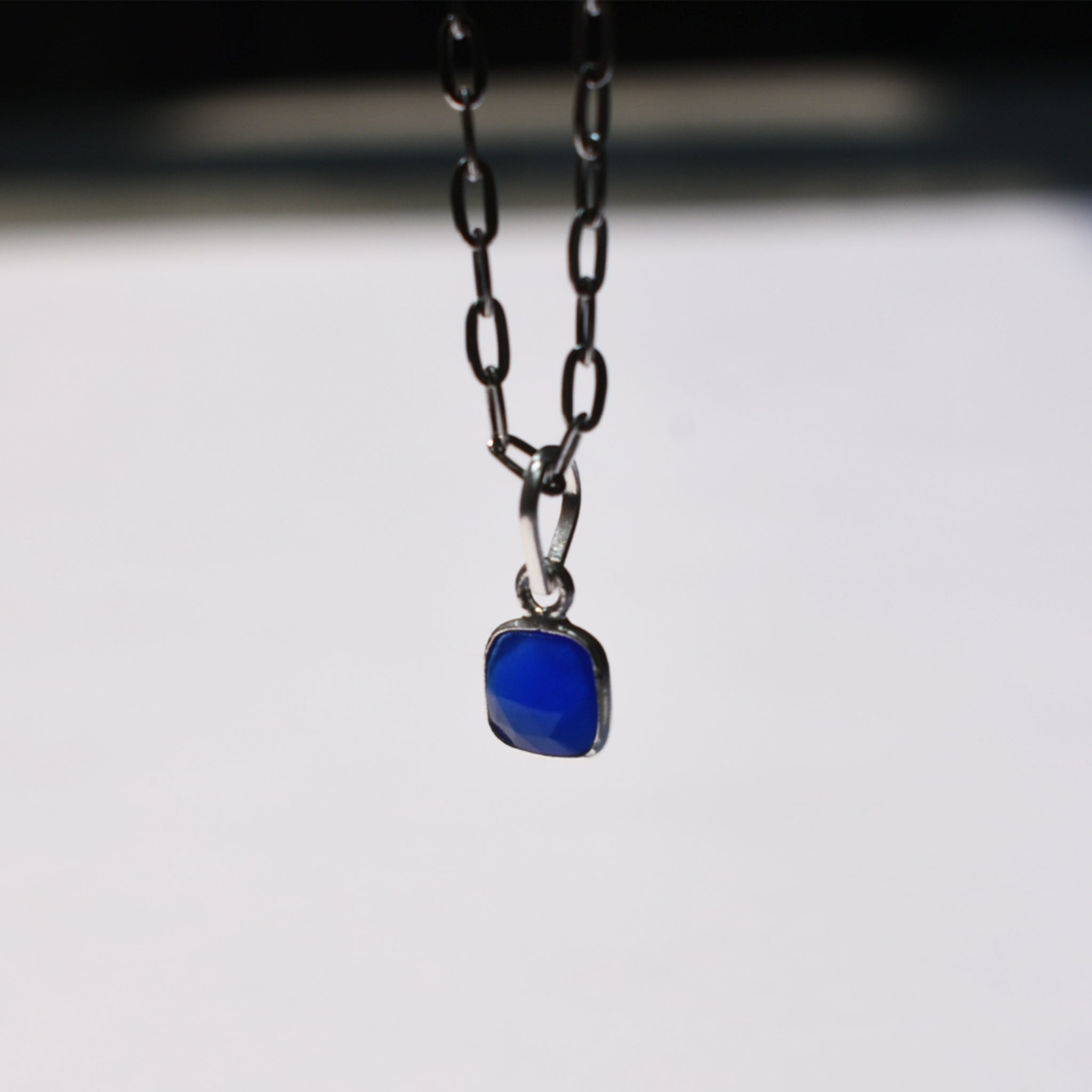 Teeny Tiny Pendant (Chalcedony)｜ひと粒ペンダント (カルセドニー)