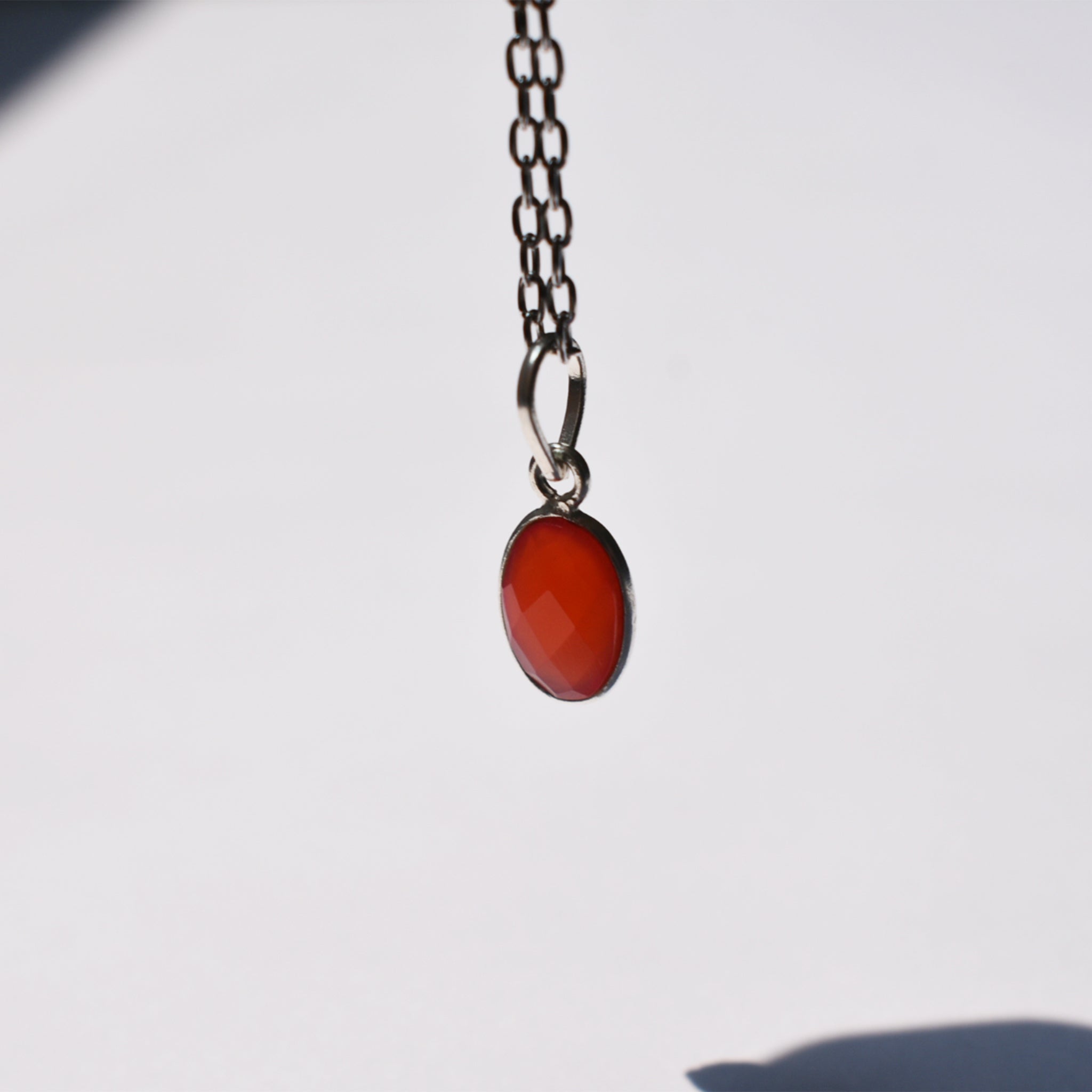 Teeny Tiny Pendant (Chalcedony)｜ひと粒ペンダント (カルセドニー)