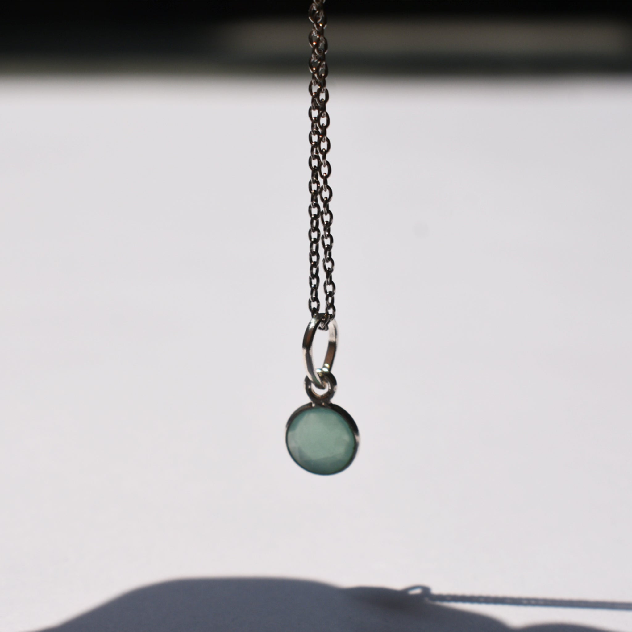 Teeny Tiny Pendant (Chalcedony)｜ひと粒ペンダント (カルセドニー)