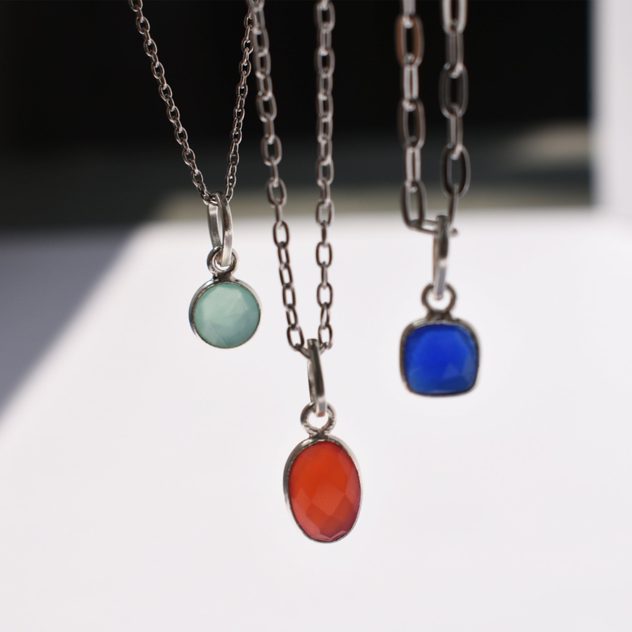 Teeny Tiny Pendant (Chalcedony)｜ひと粒ペンダント (カルセドニー)