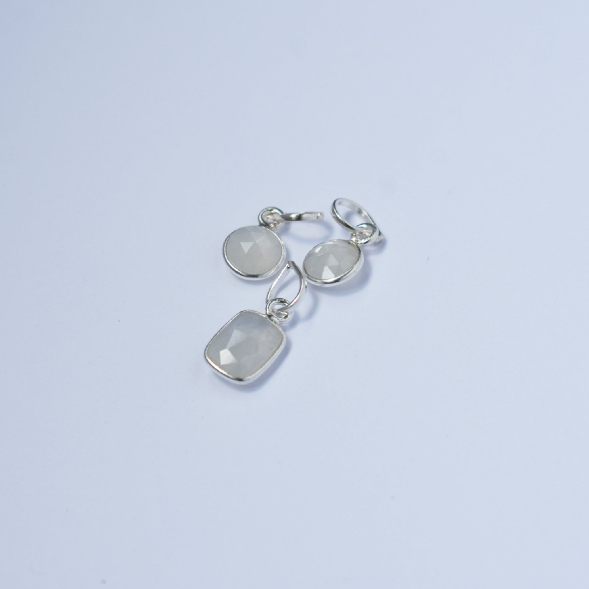 Teeny Tiny Pendant (Moonstone)｜ チェーンがえらべる ひと粒ペンダント (ムーンストーン)