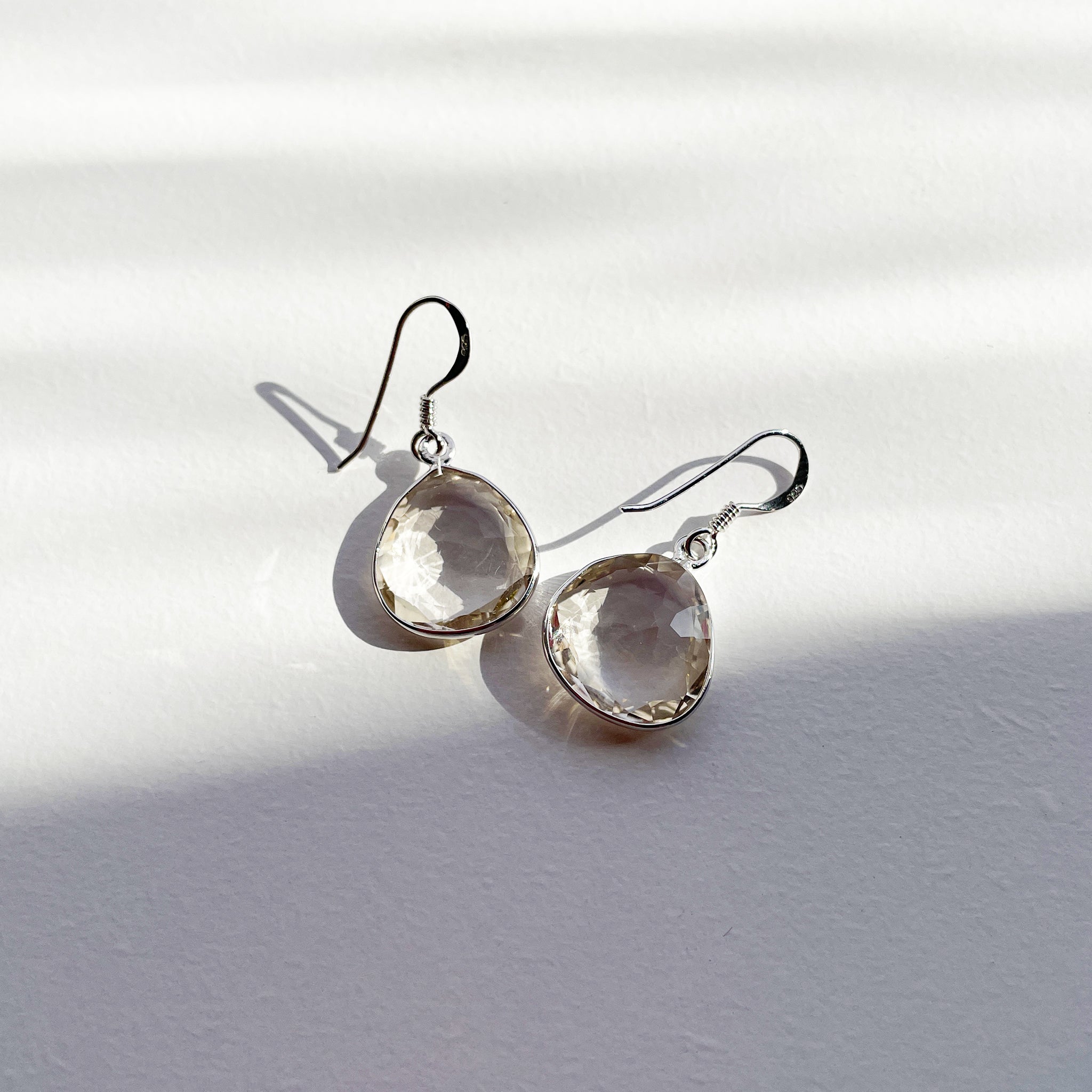 Quartz Droplet Earrings｜クオーツの水滴ピアス