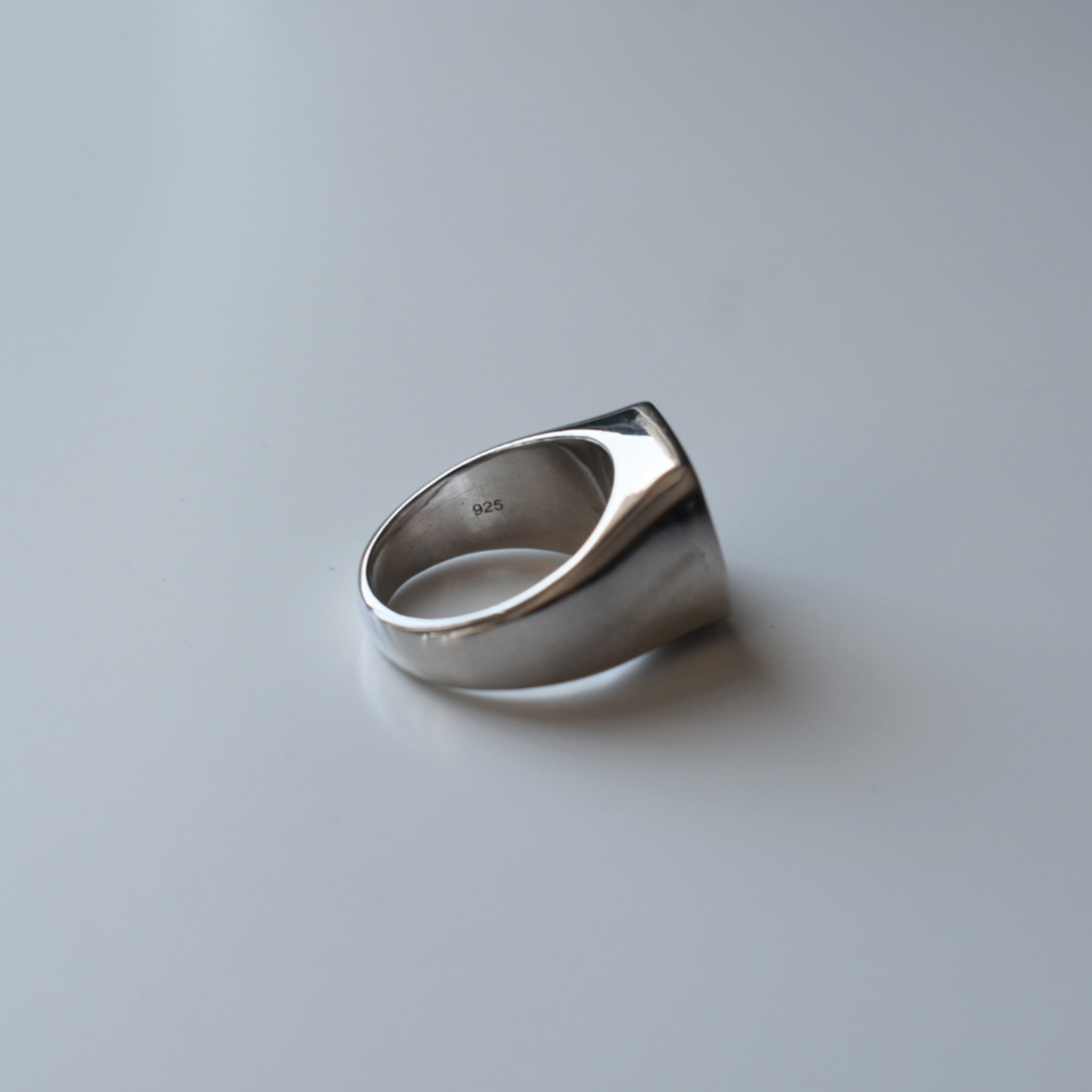 "Bored" Square Signet Ring (Medium)｜"暇" 四角形シグネットリング (中)