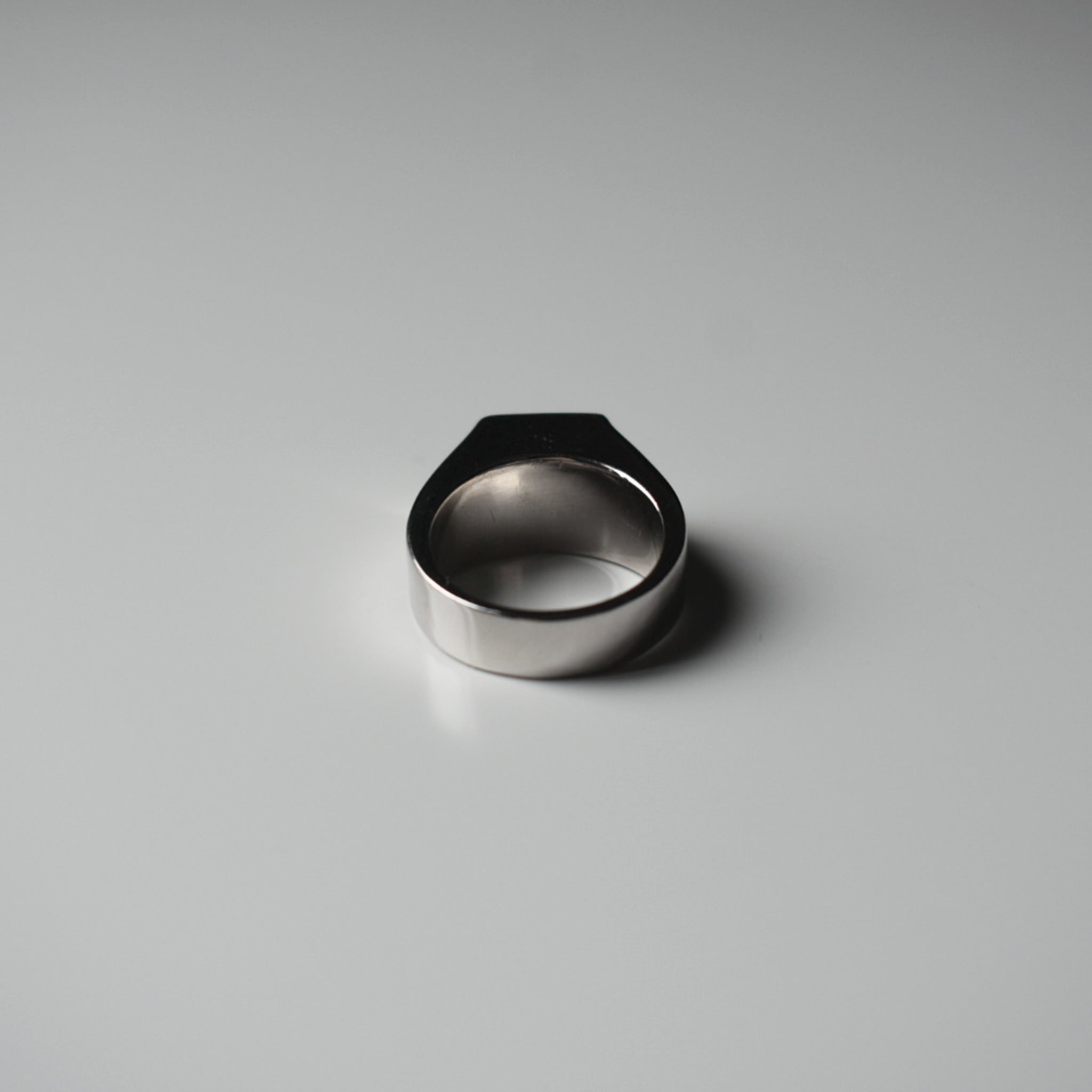 "Sleepy" Square Signet Ring (Small)｜"眠" 四角形シグネットリング (小)