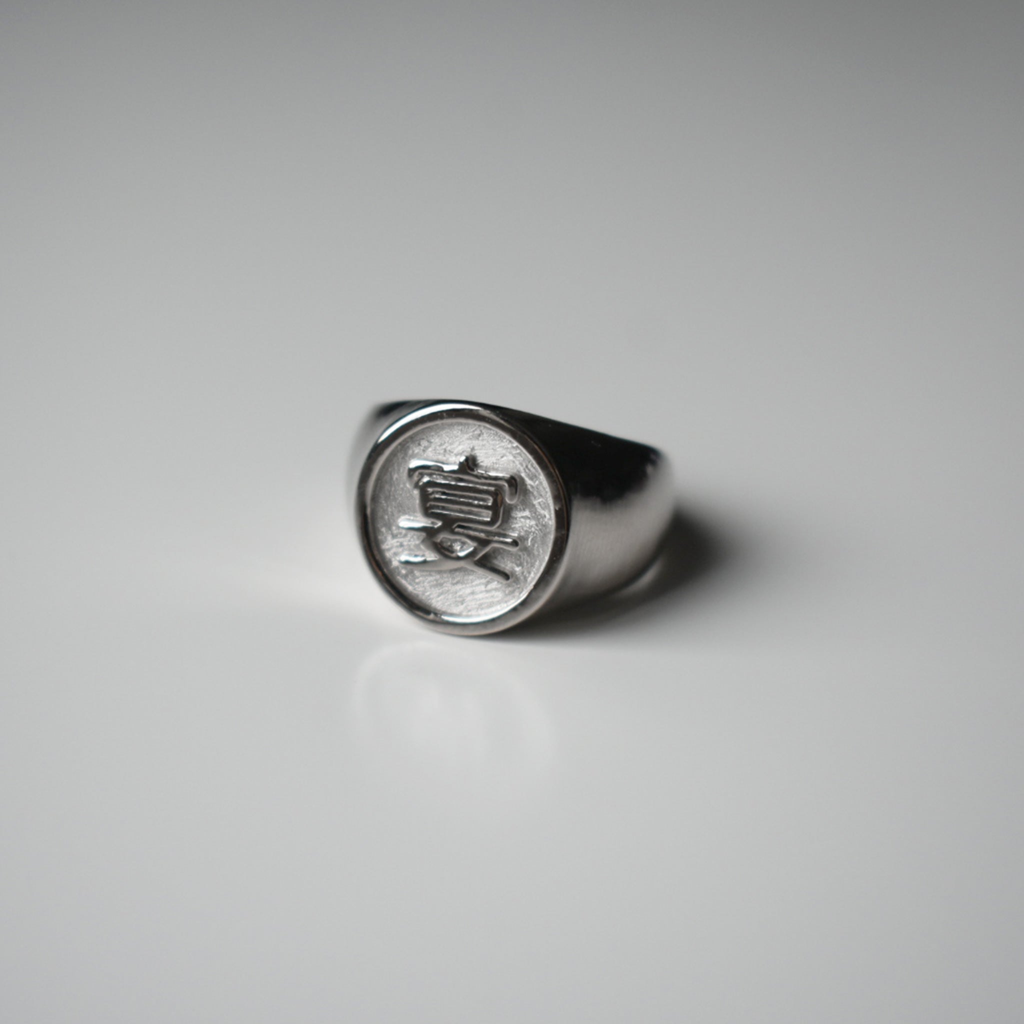 "Party" Oval Signet Ring (Medium)