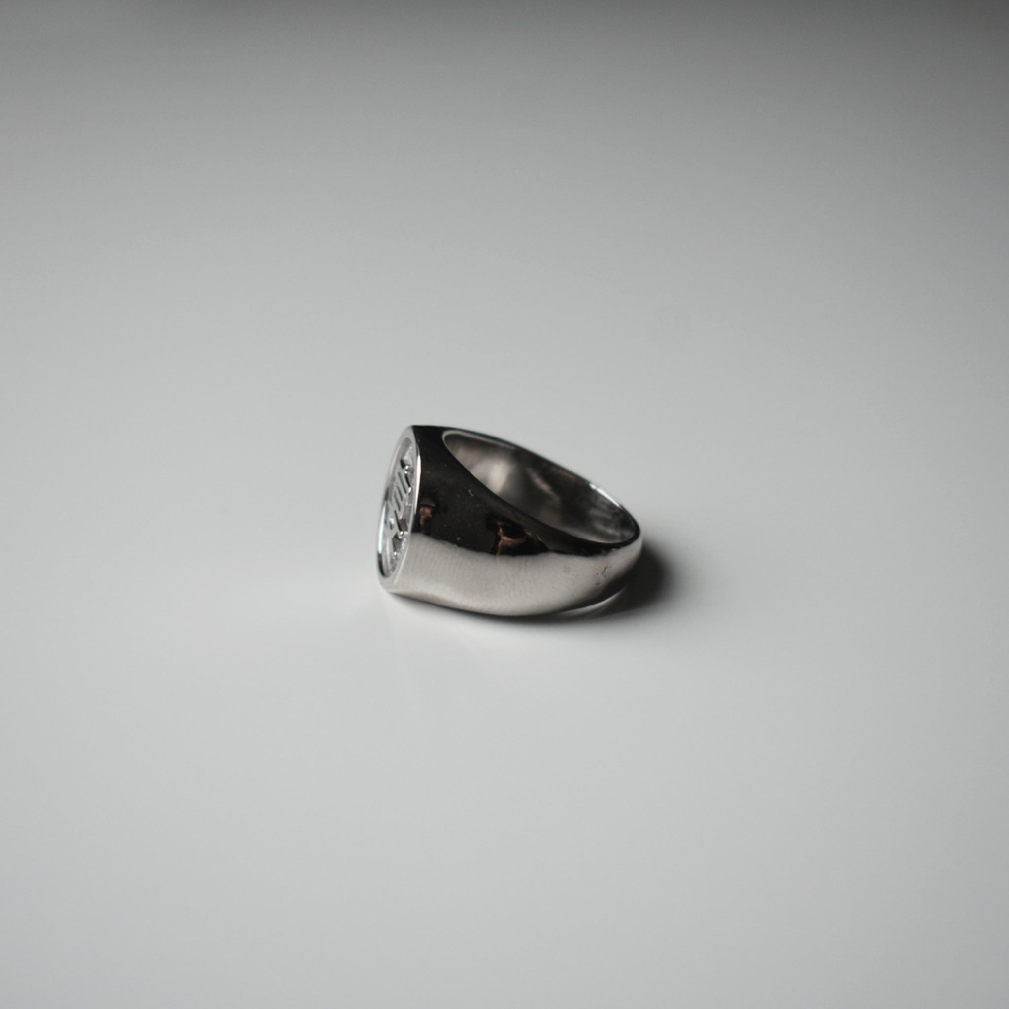 "Party" Oval Signet Ring (Medium)