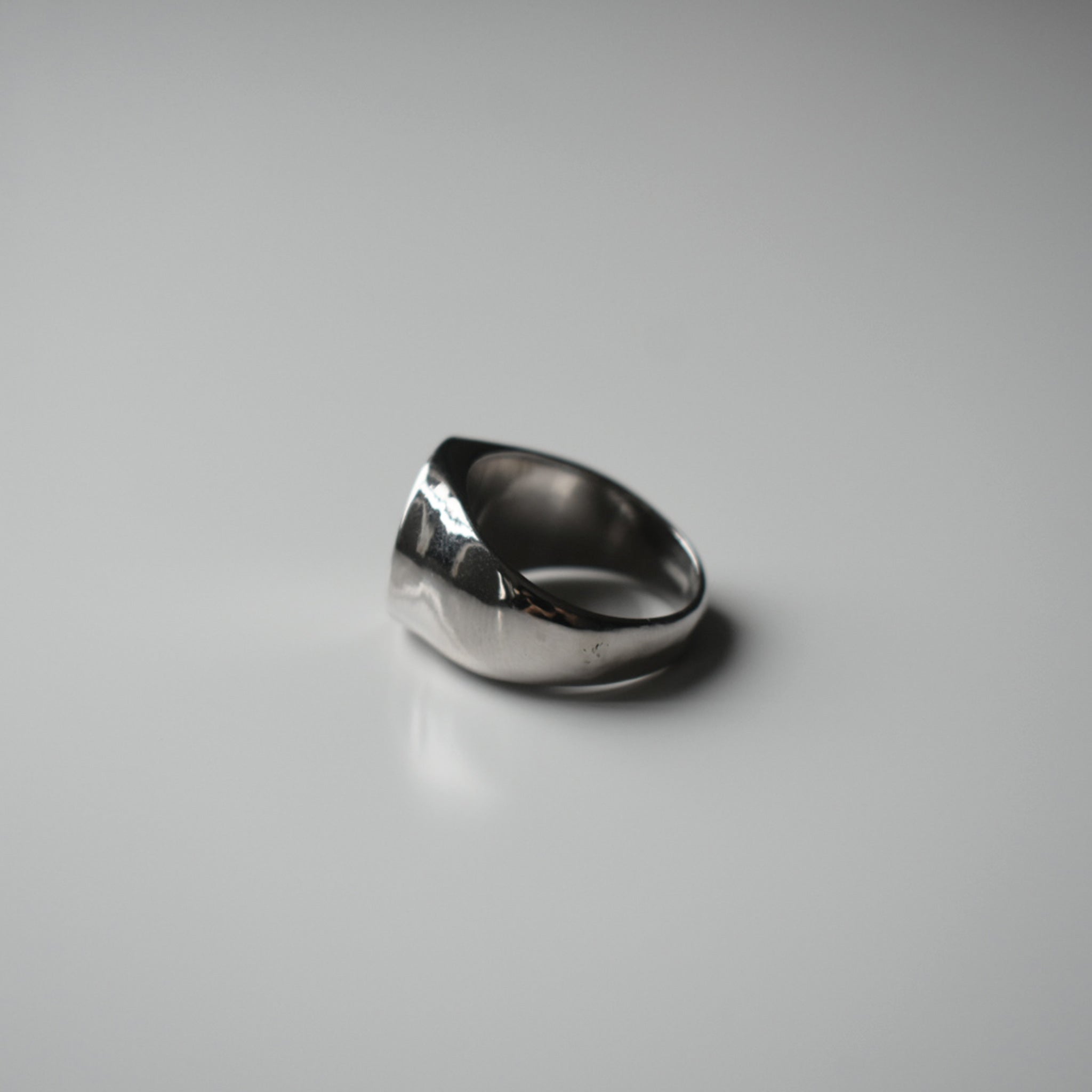 "Party" Oval Signet Ring (Medium)