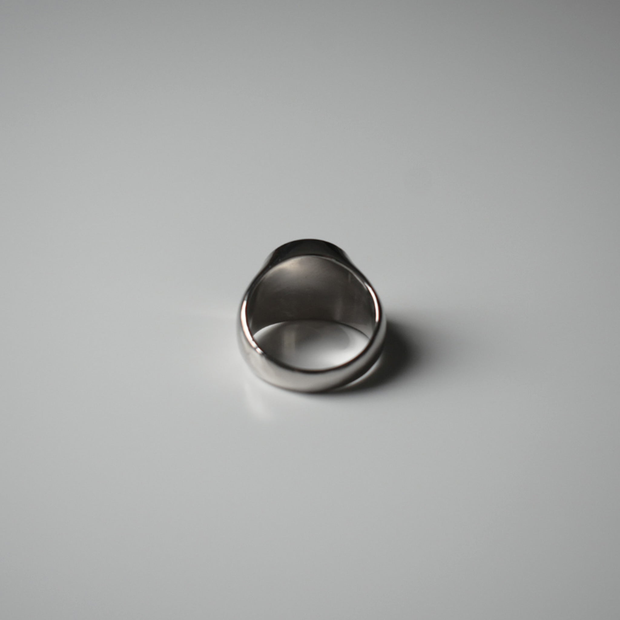 "Party" Oval Signet Ring (Medium)