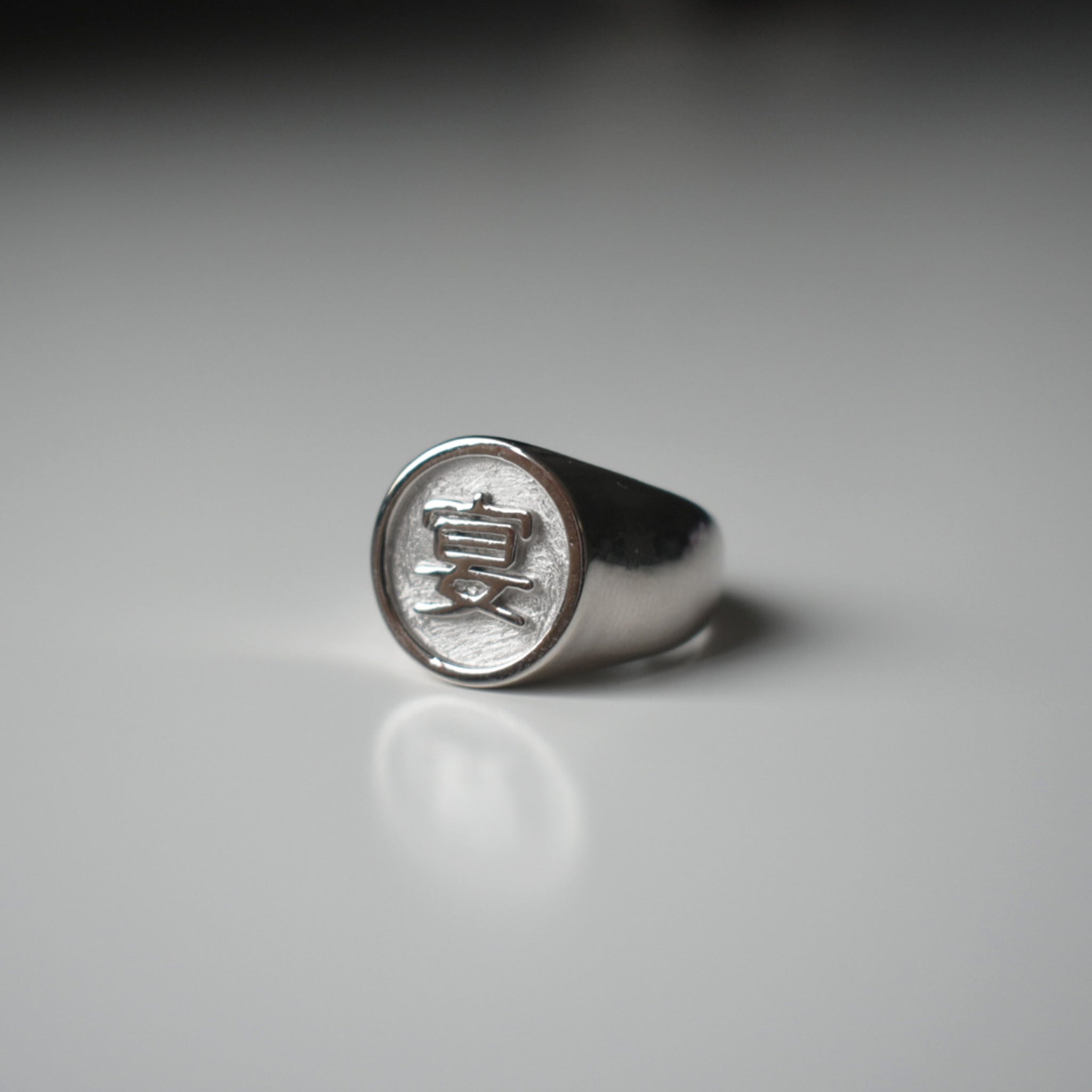 "Party" Oval Signet Ring (Medium)