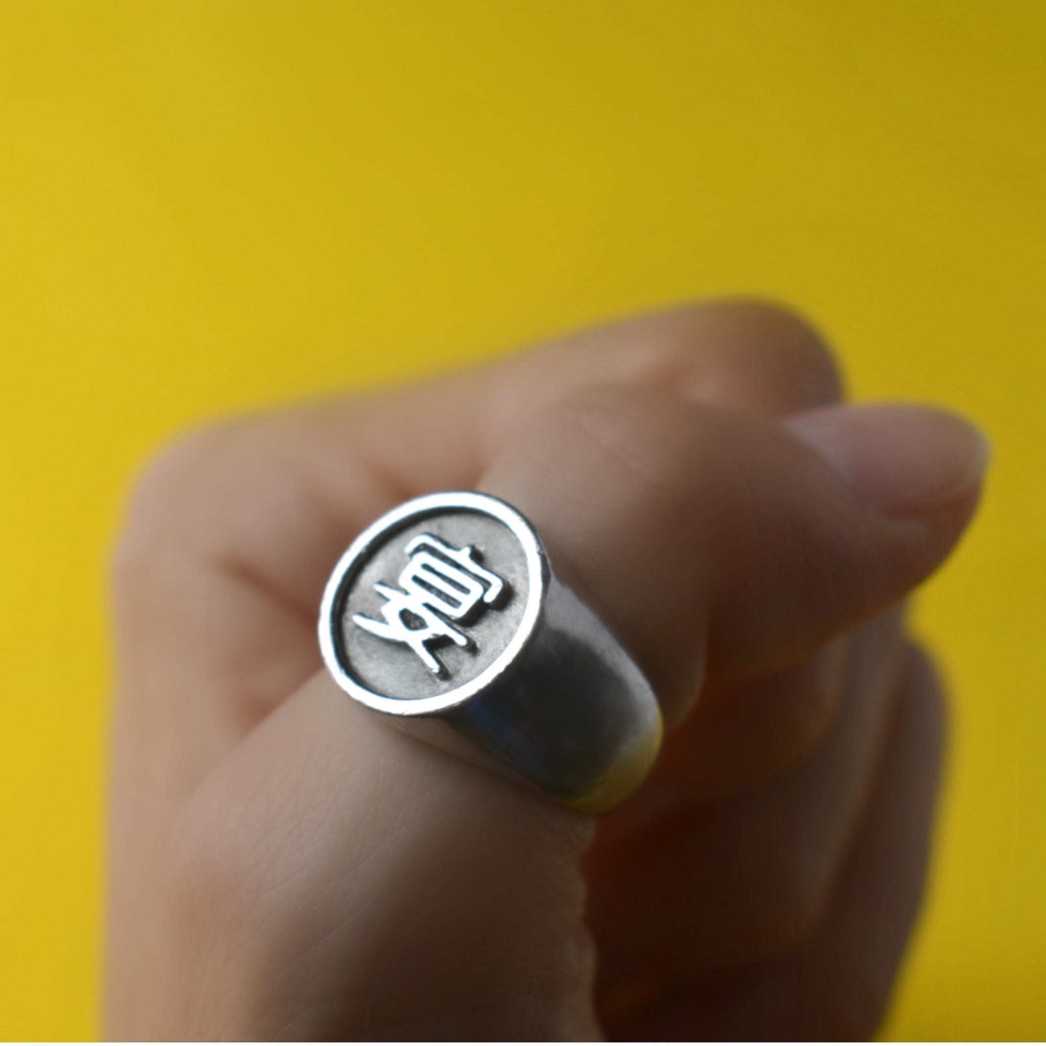 "Party" Oval Signet Ring (Medium)｜"宴" 楕円形シグネットリング (中)